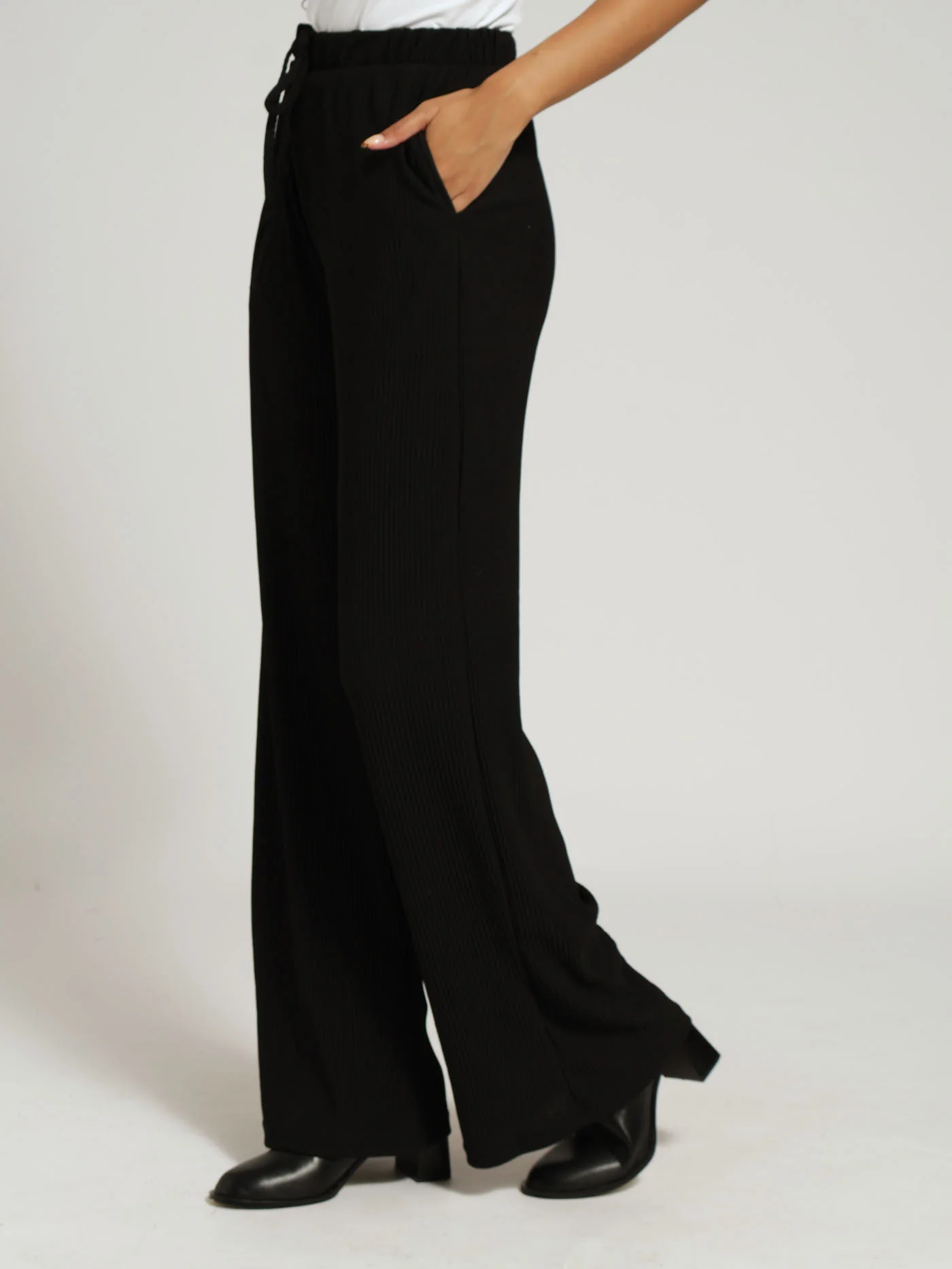 Pleated Knit Wideleg Pants - Black - Image 4