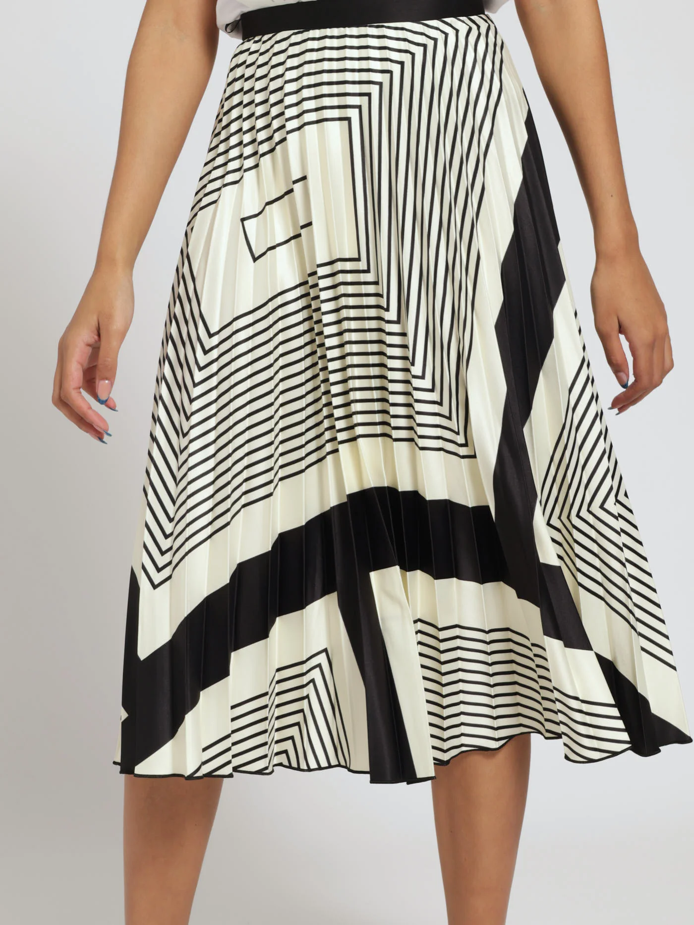 Pleated Skirt - Black/Cream