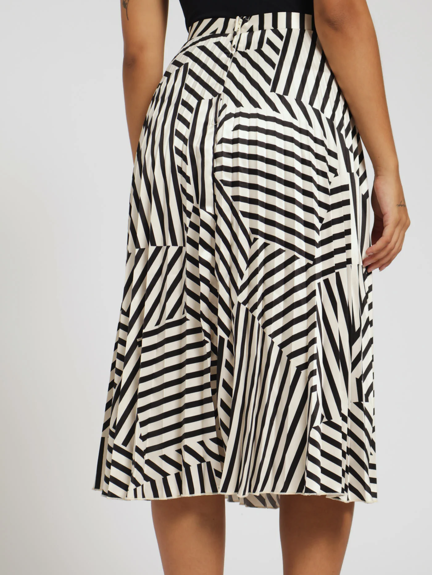 Pleated Skirt - White/Black - Image 3