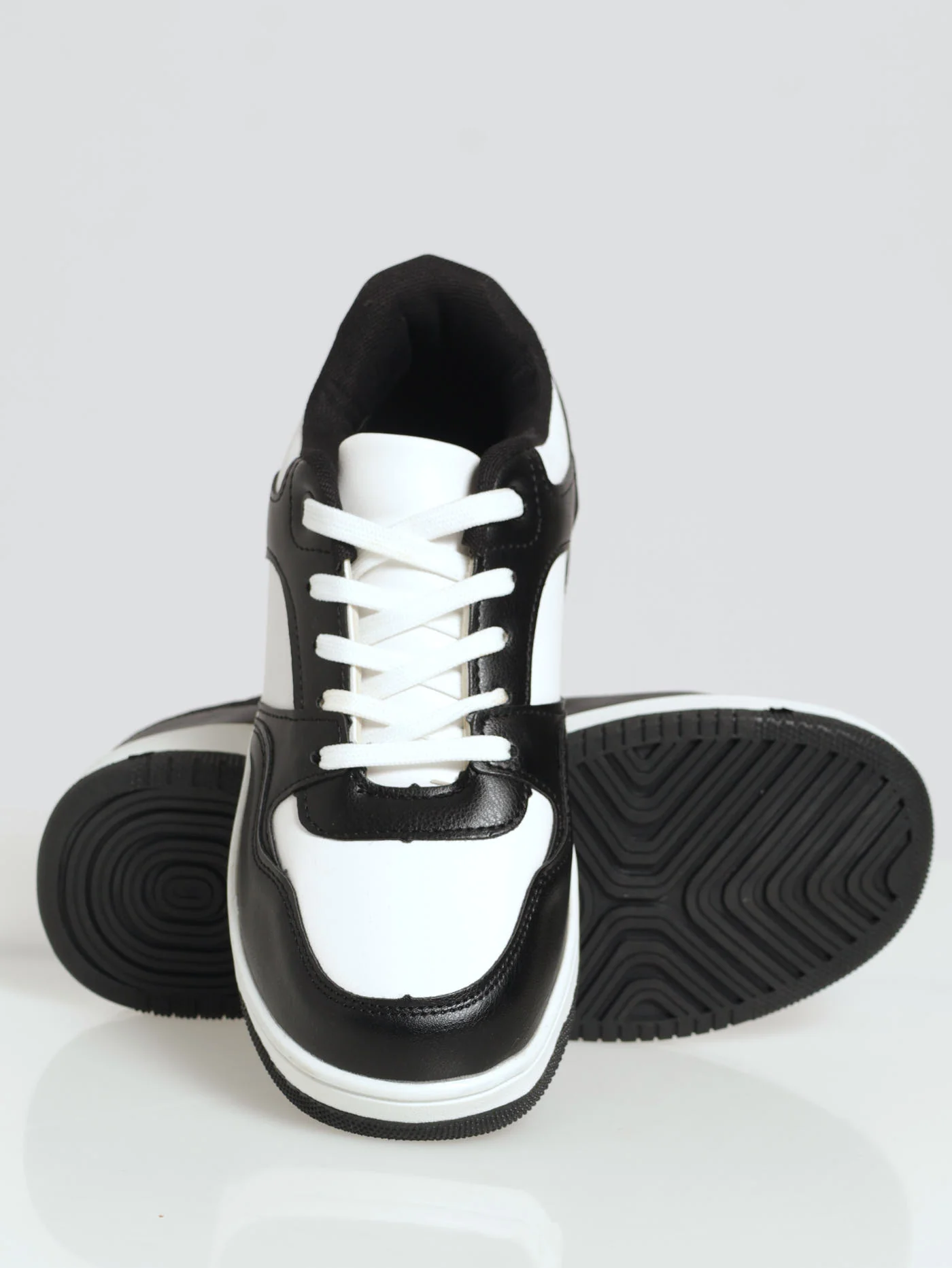 Plim Sneaker With Black Colourblock Panels - Black/White