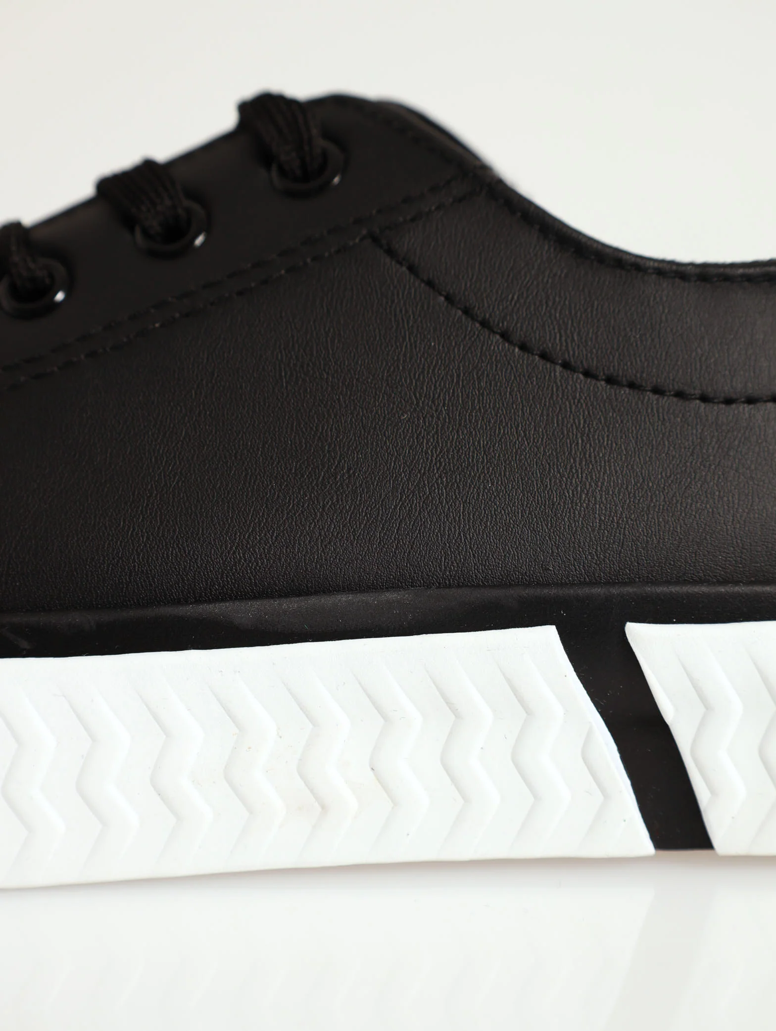 Plim Sole With Side Wall Texture Sneaker - Image 4