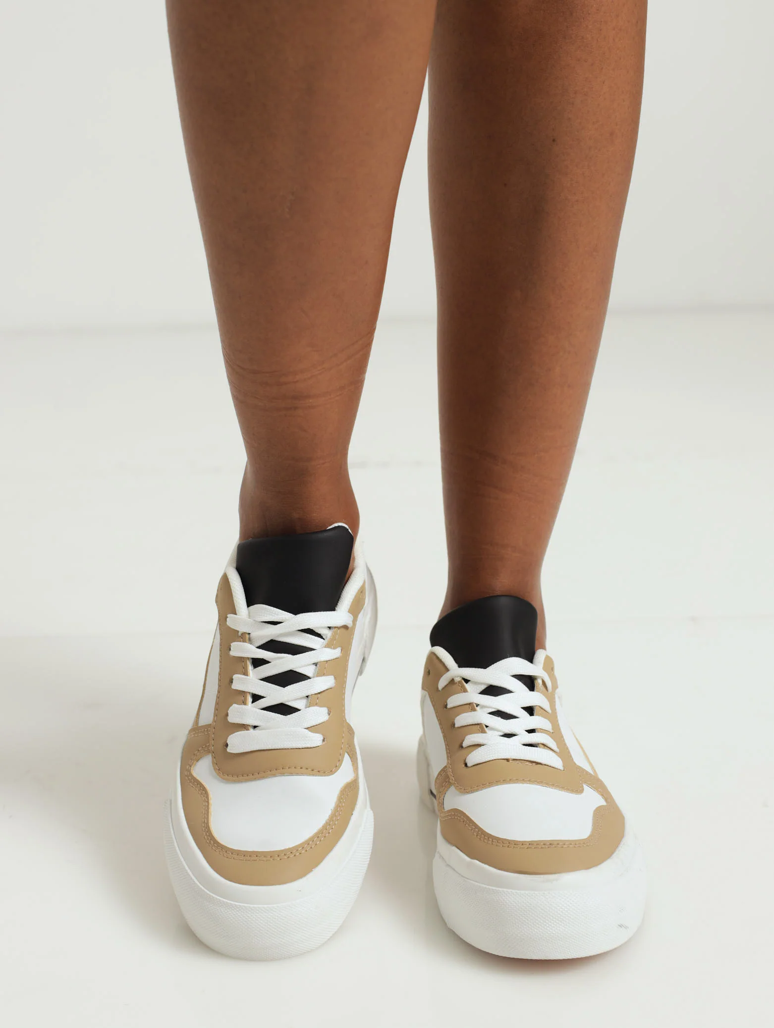 Plimsole With Contrast Colour Upper Sneaker