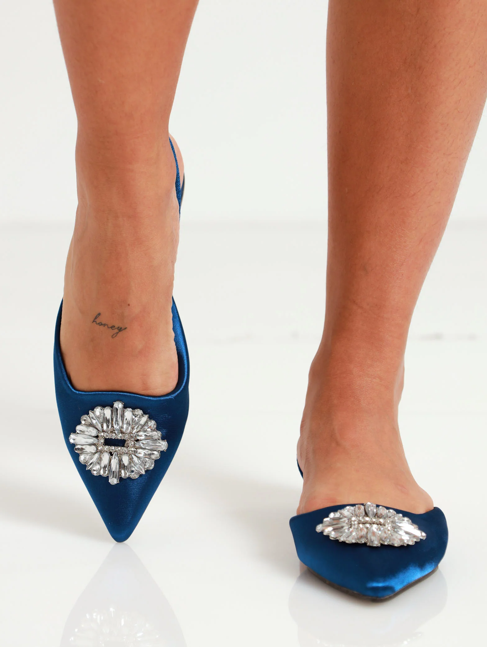 Pointed Push In Pump With Trim And Slingback - Image 2