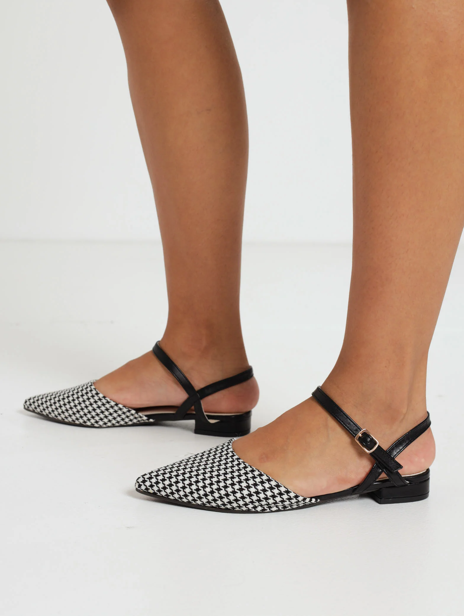 Pointed Push Pump With Slingback Ankle Buckle