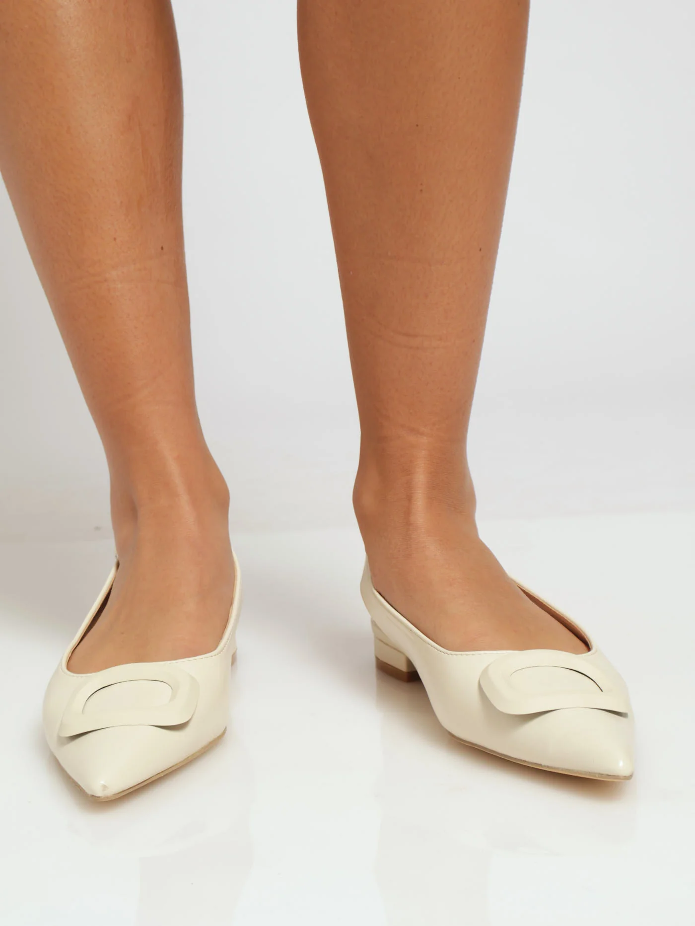 Pointy Pump Slingback With Matt Square Trim - Off White