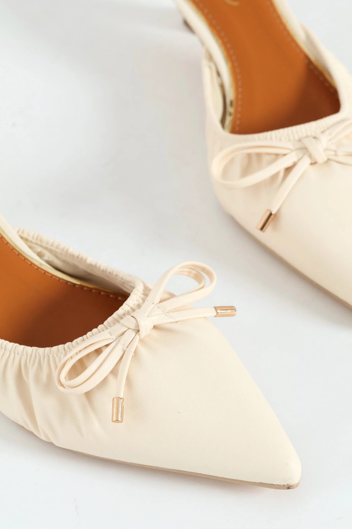 Pointy Ruched Bow Court Heel - Off White - Image 2