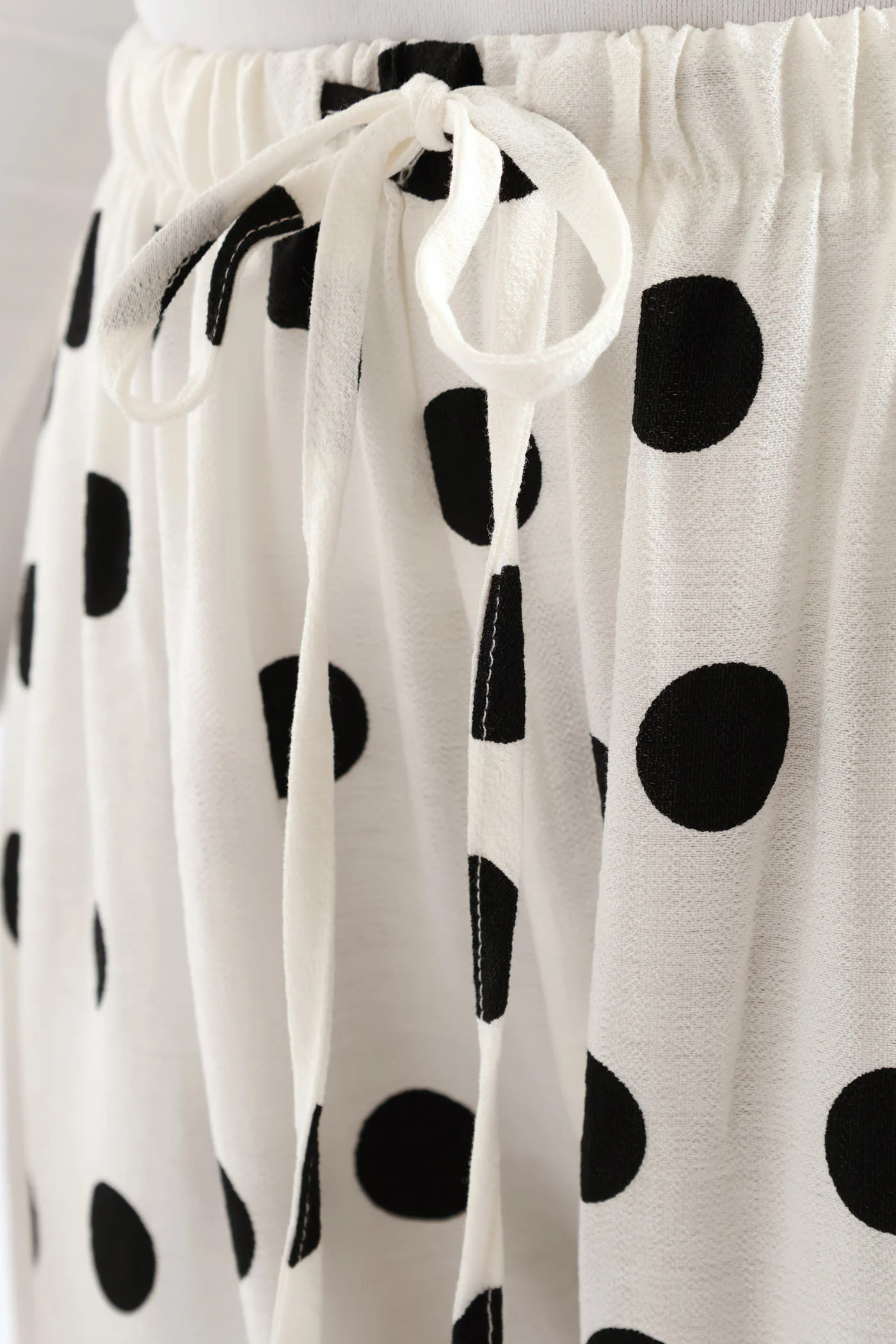 Polka Tapered Hem Drapey Pants - White/Black - Image 4