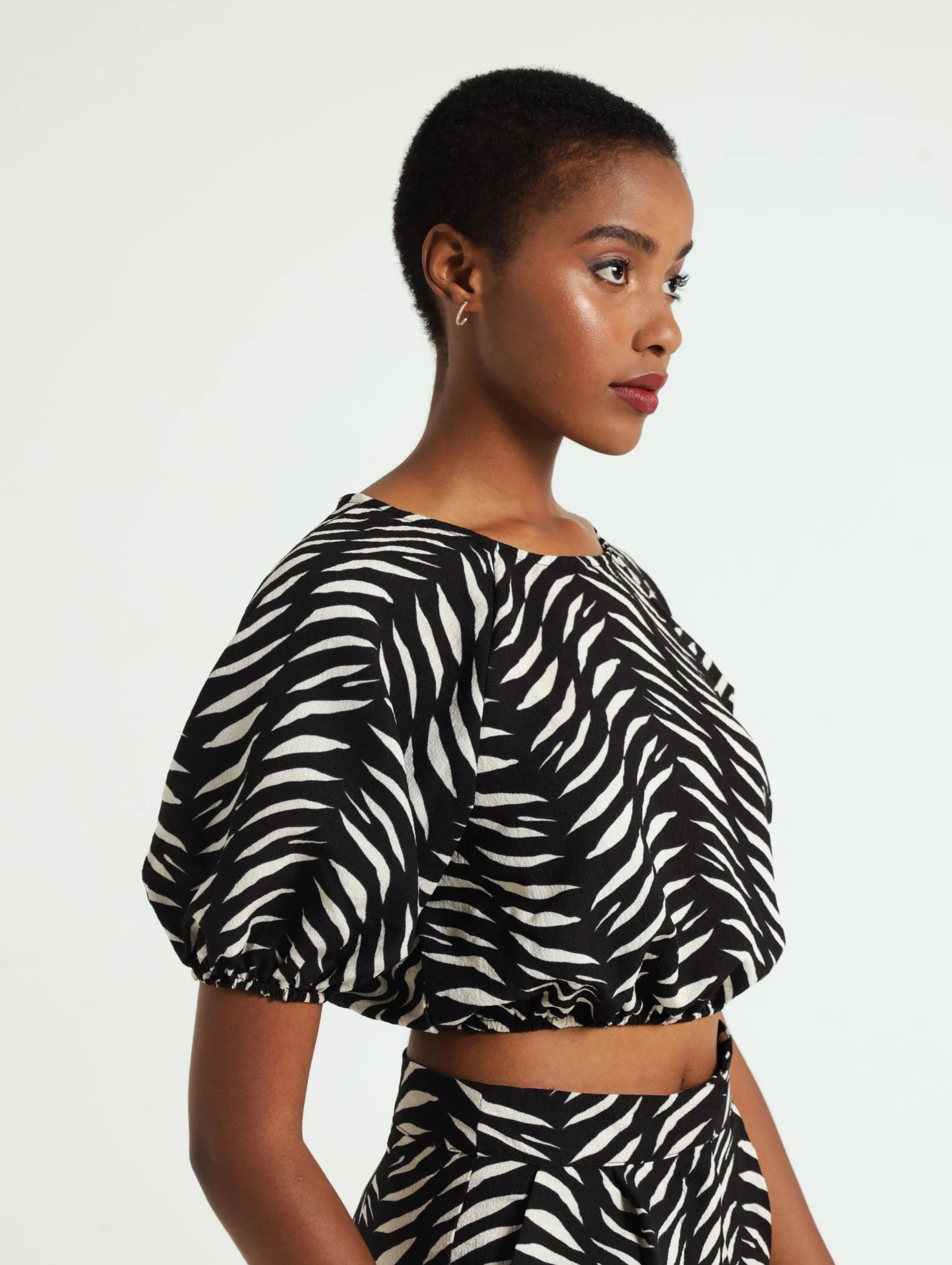 Printed Bubble Sleeve Crop Top - Image 2