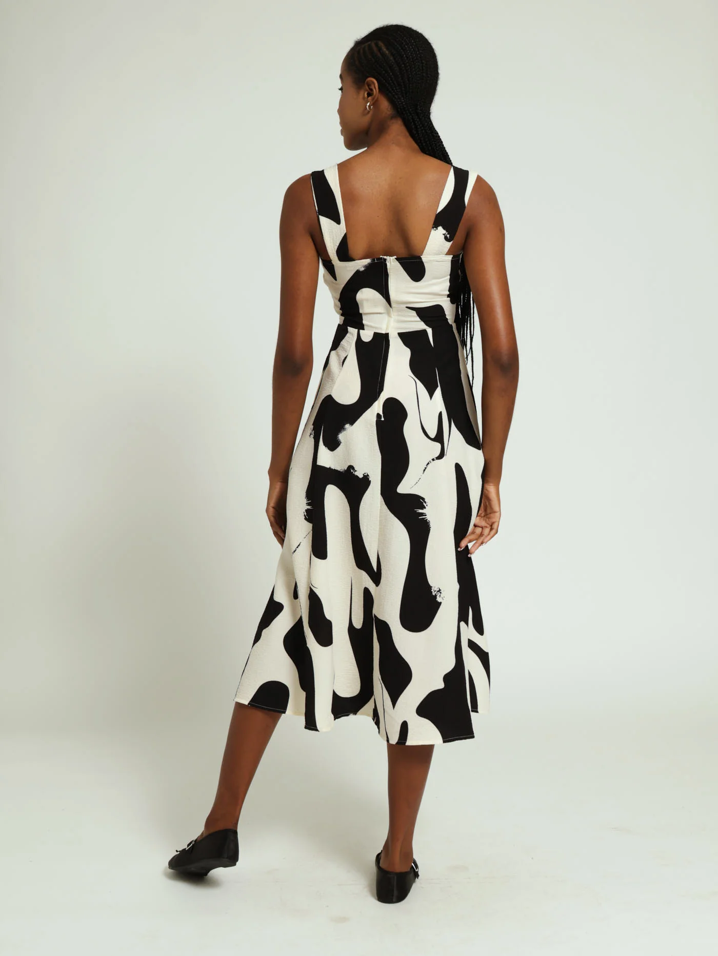 Printed Fit & Flare Maxi Dress - Black/Beige - Image 4