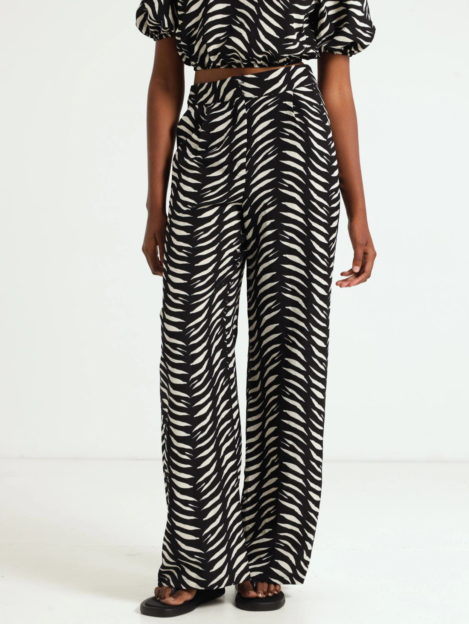 Printed Wideleg Pants - Black