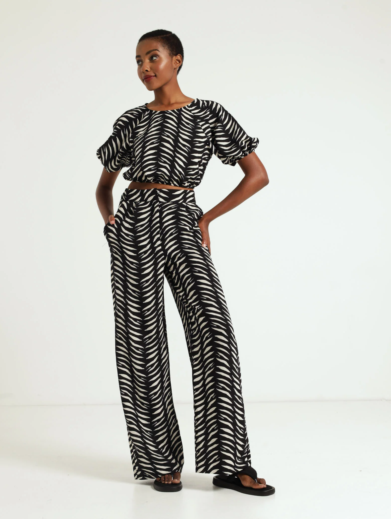 Printed Wideleg Pants - Black - Image 4