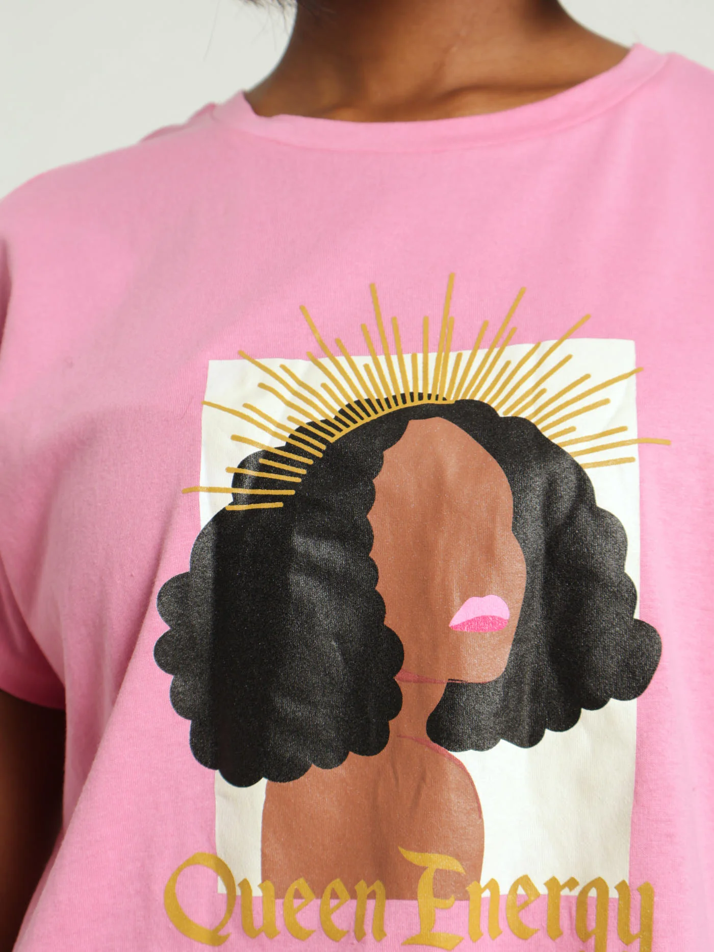 Queen Energy Tee - Pink - Image 4