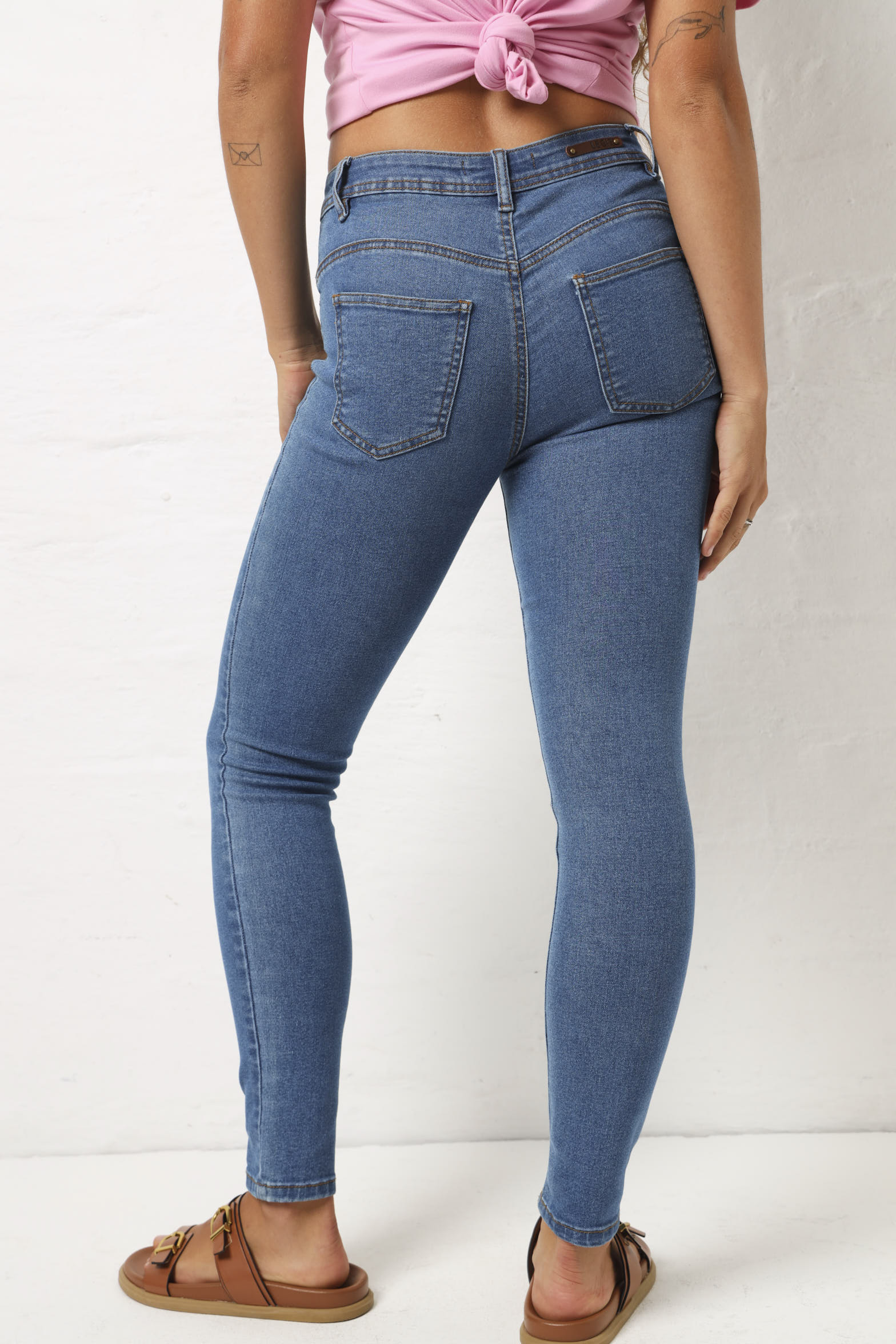 Regular Rise Push-Up Skinny Jean - Stonewash - Image 3