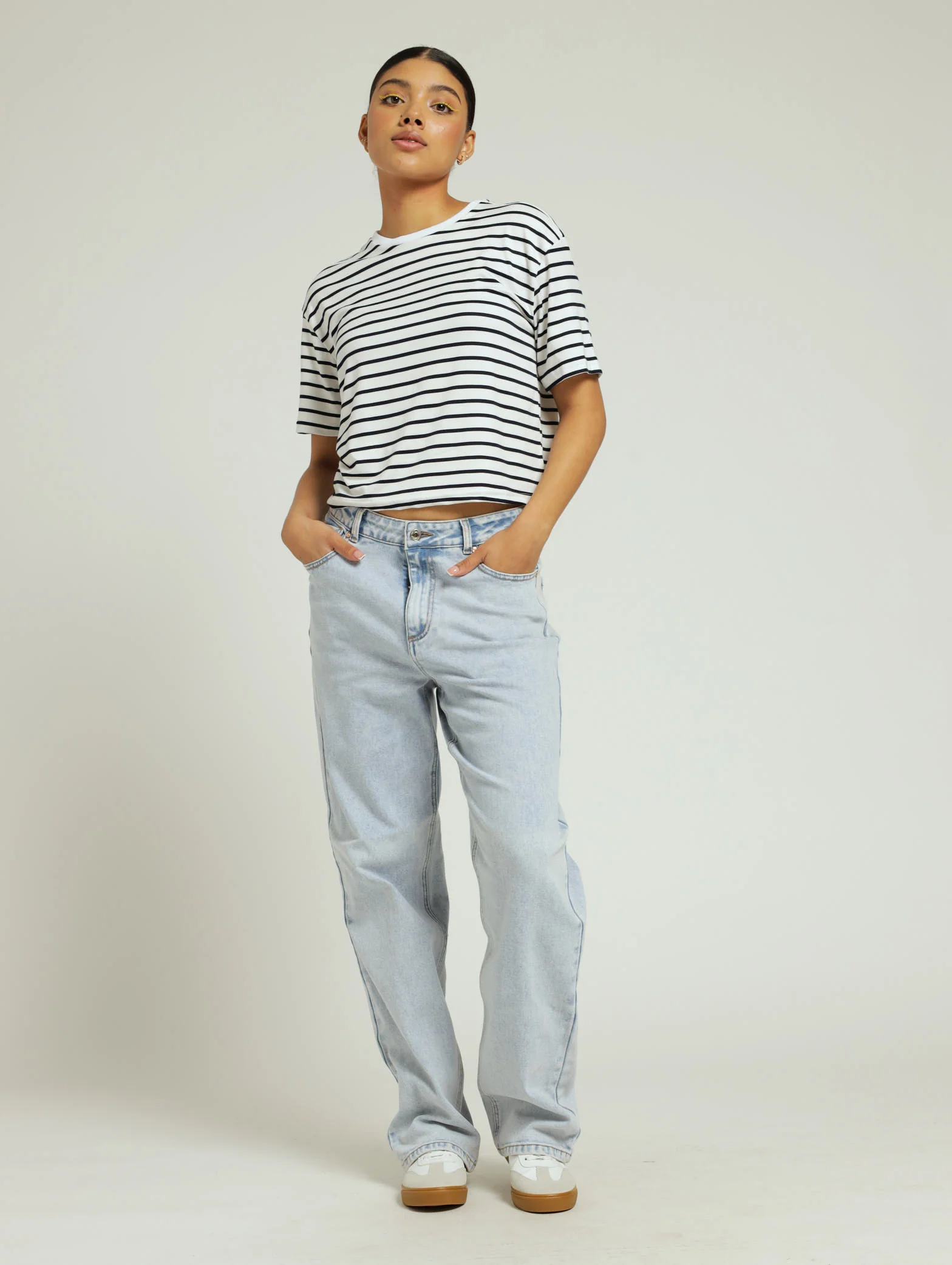 Regular Rise Straightleg Denim Jean - Salty Light Wash - Image 2