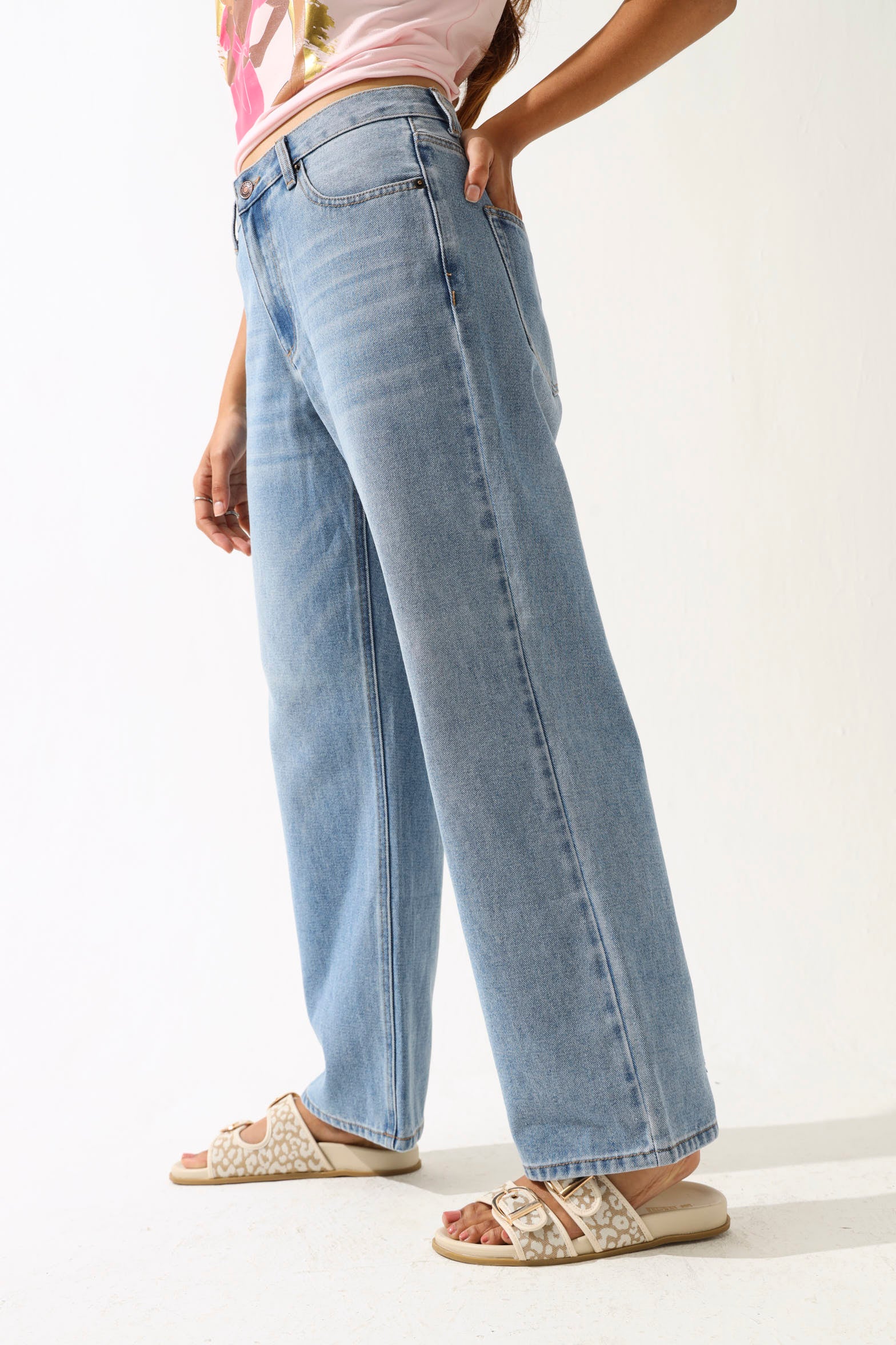 Relaxed Boyfriend Jean - Stonewash - Image 3