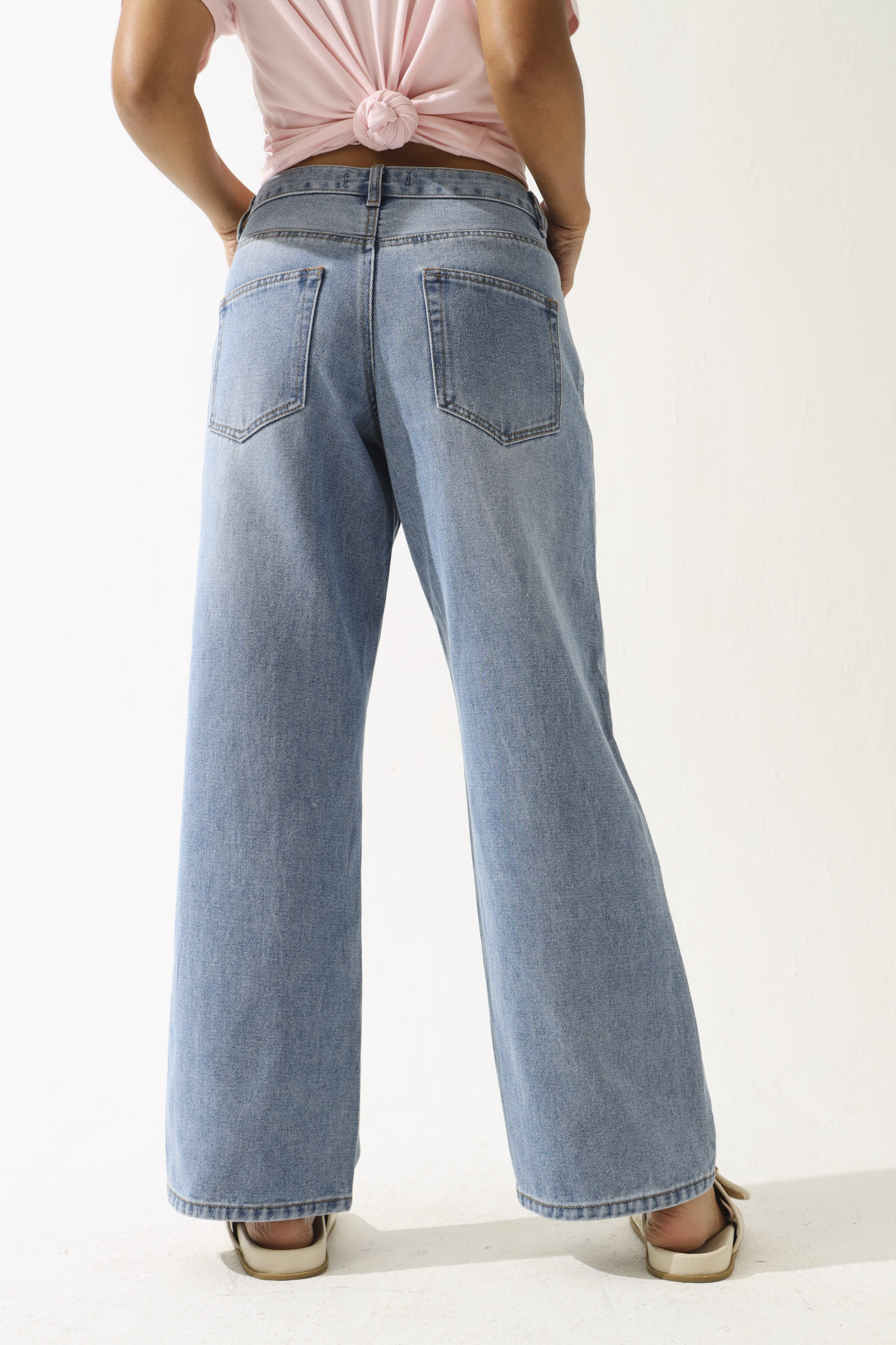 Relaxed Boyfriend Jean - Stonewash - Image 4