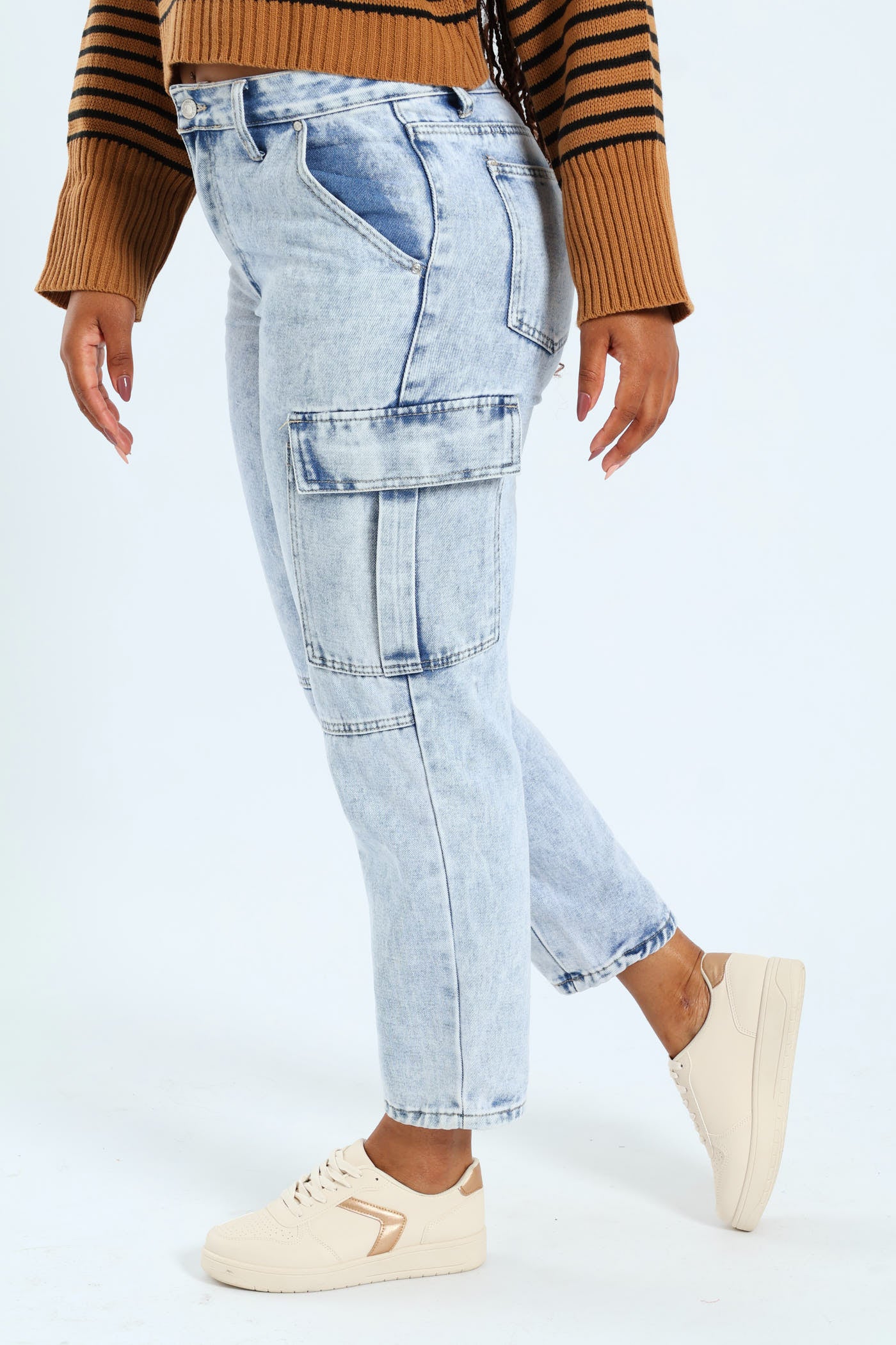 Relaxed Cargo Mom Jean - Bleach - Image 3