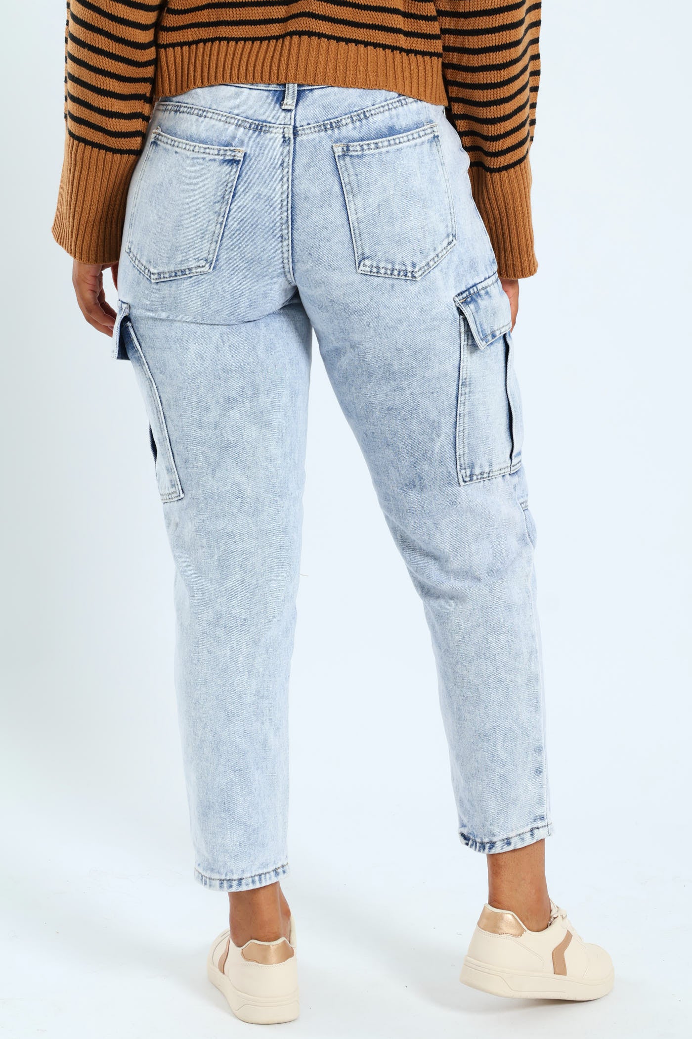 Relaxed Cargo Mom Jean - Bleach - Image 4
