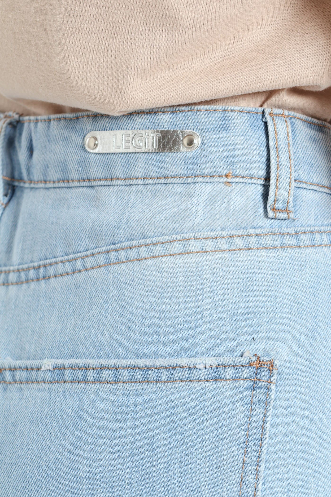 Rip Knee Abraised Mom Jean - Light Wash - Image 3