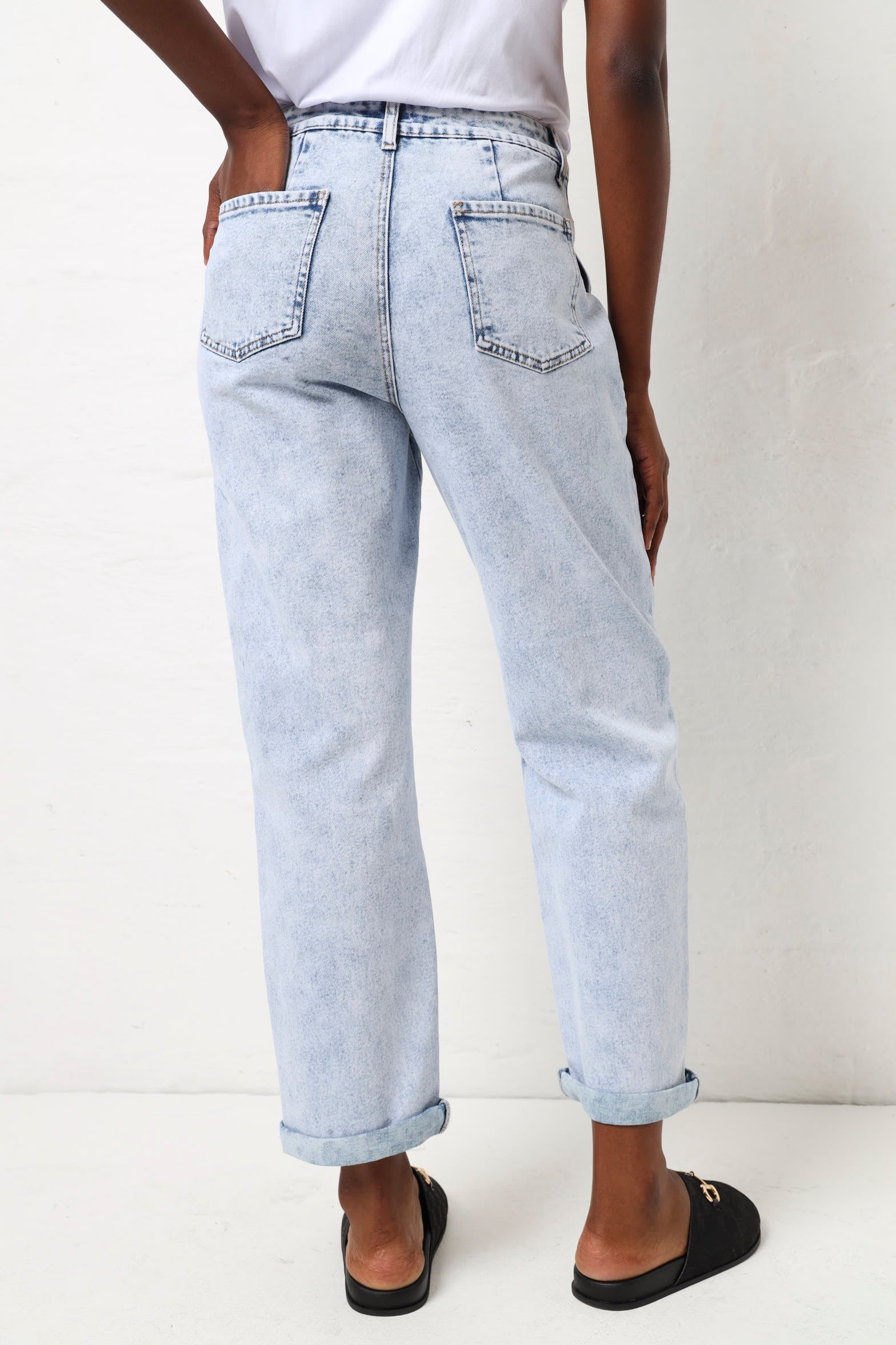 Rolled Hem Barrel Leg Jean - Stonewash - Image 4