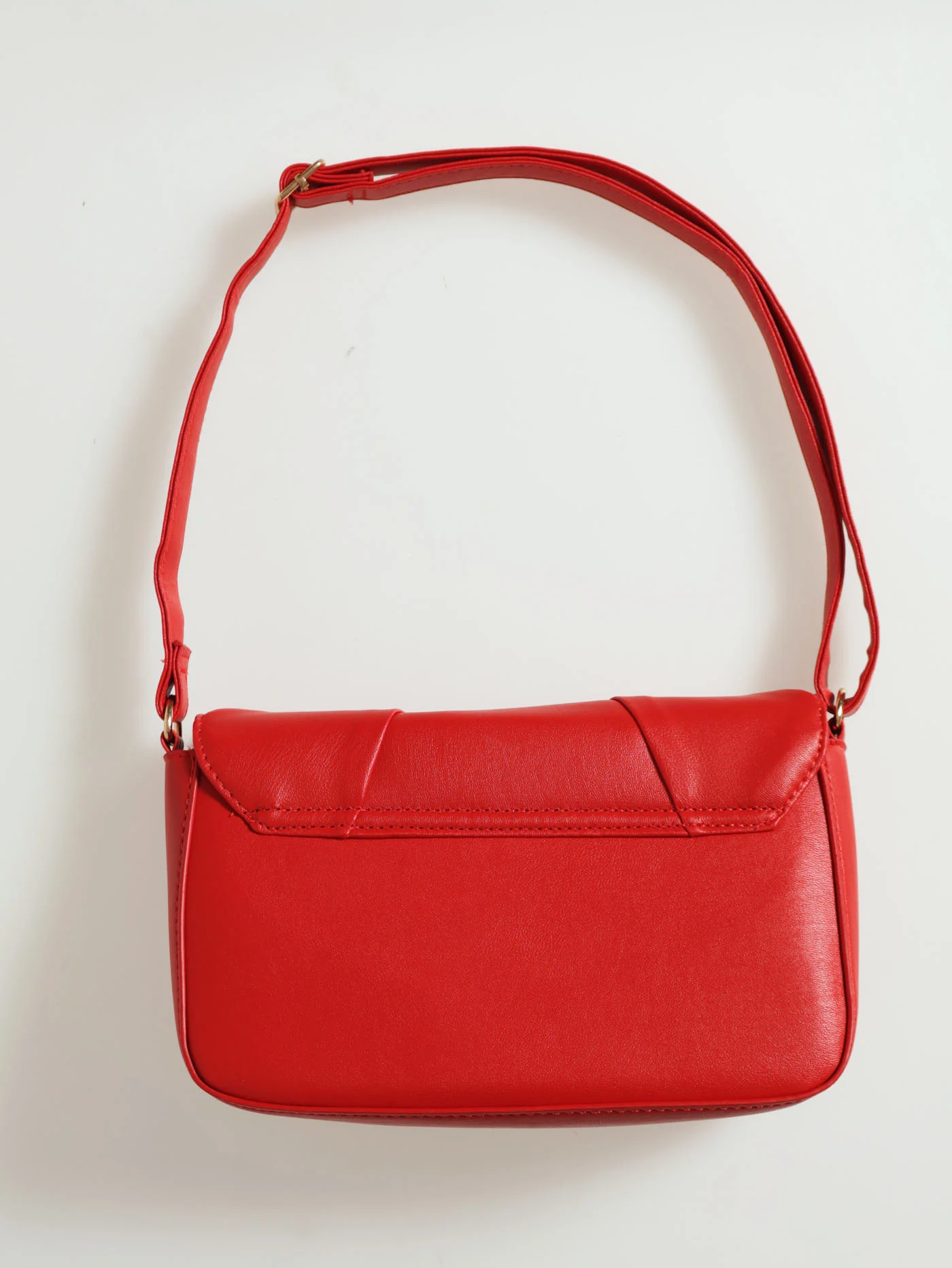 Rouched Detail Self Colour Buckle Shoulder Bag - Red - Image 4