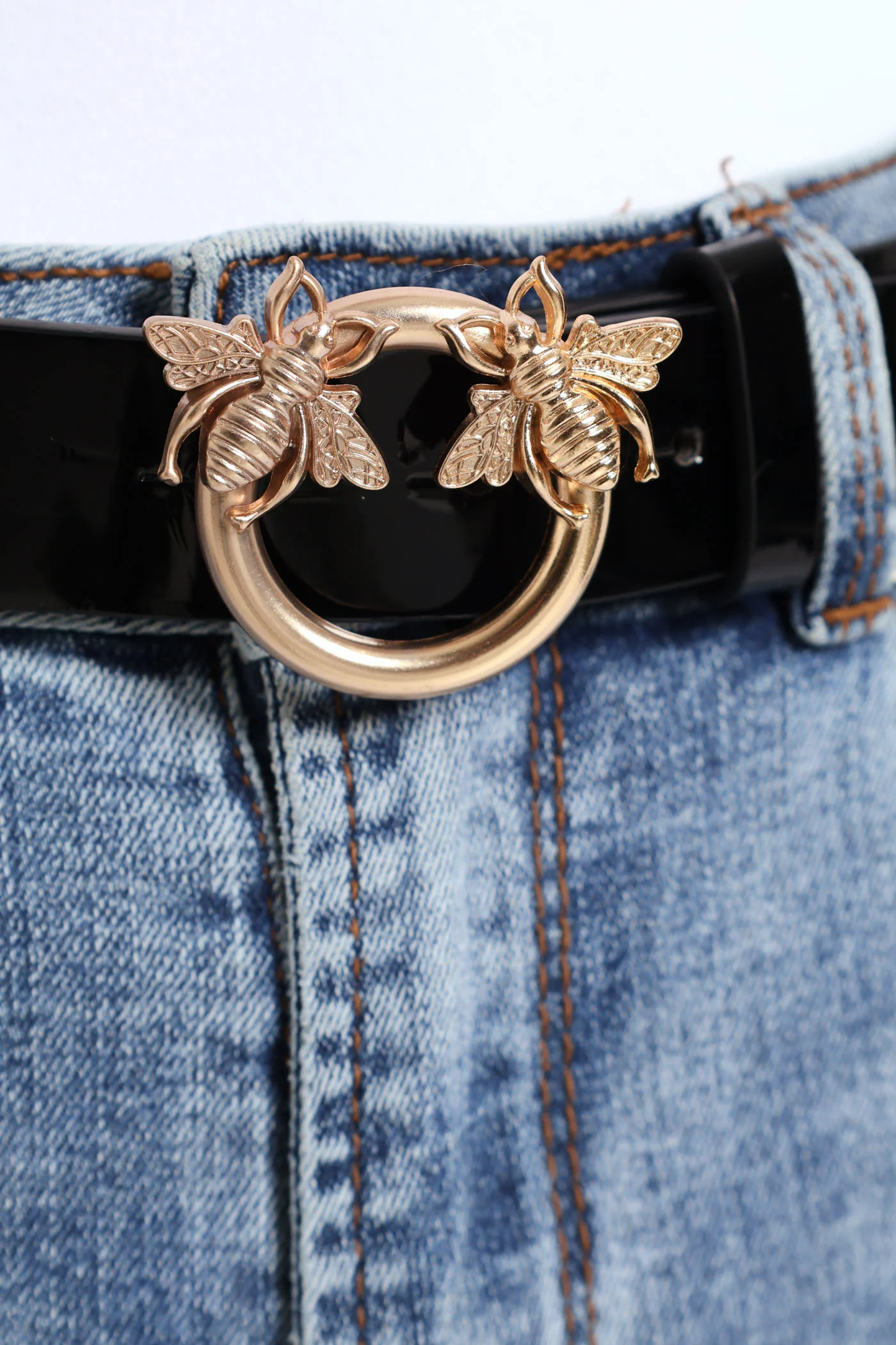 Round Bee Trim Buckle Belt - Black - Image 2