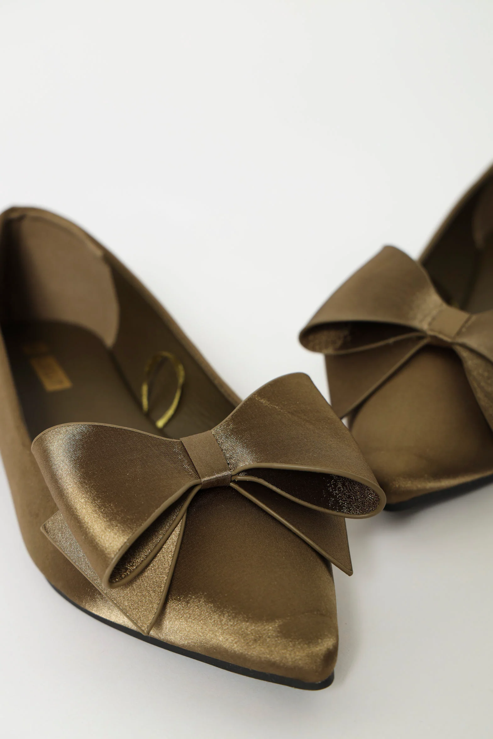 Satin Pointy Pump - Fatigue - Image 2