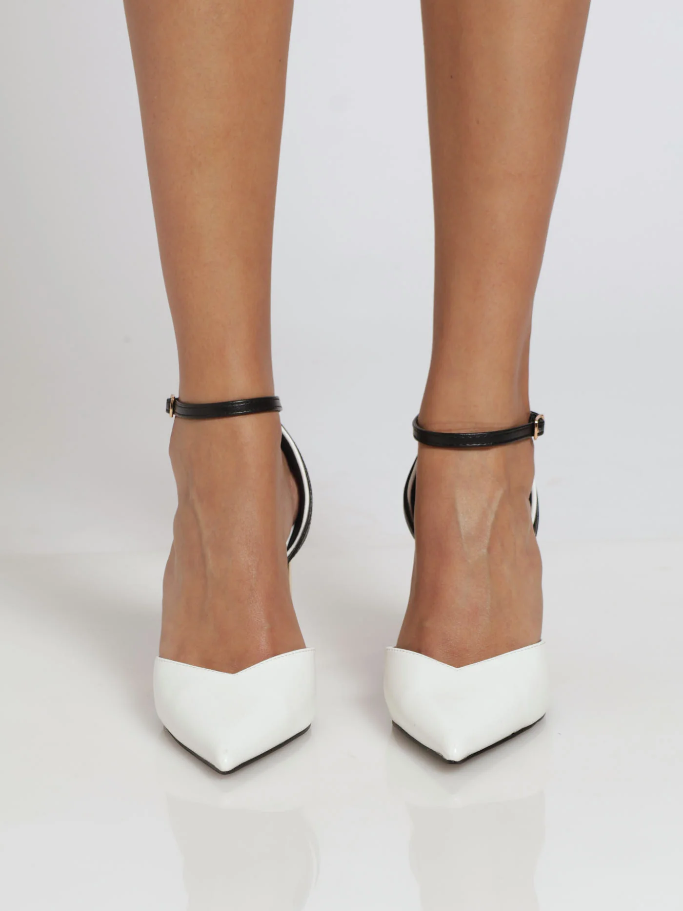 Shaped Pointy Closed Counter Court Heel With Gold - White