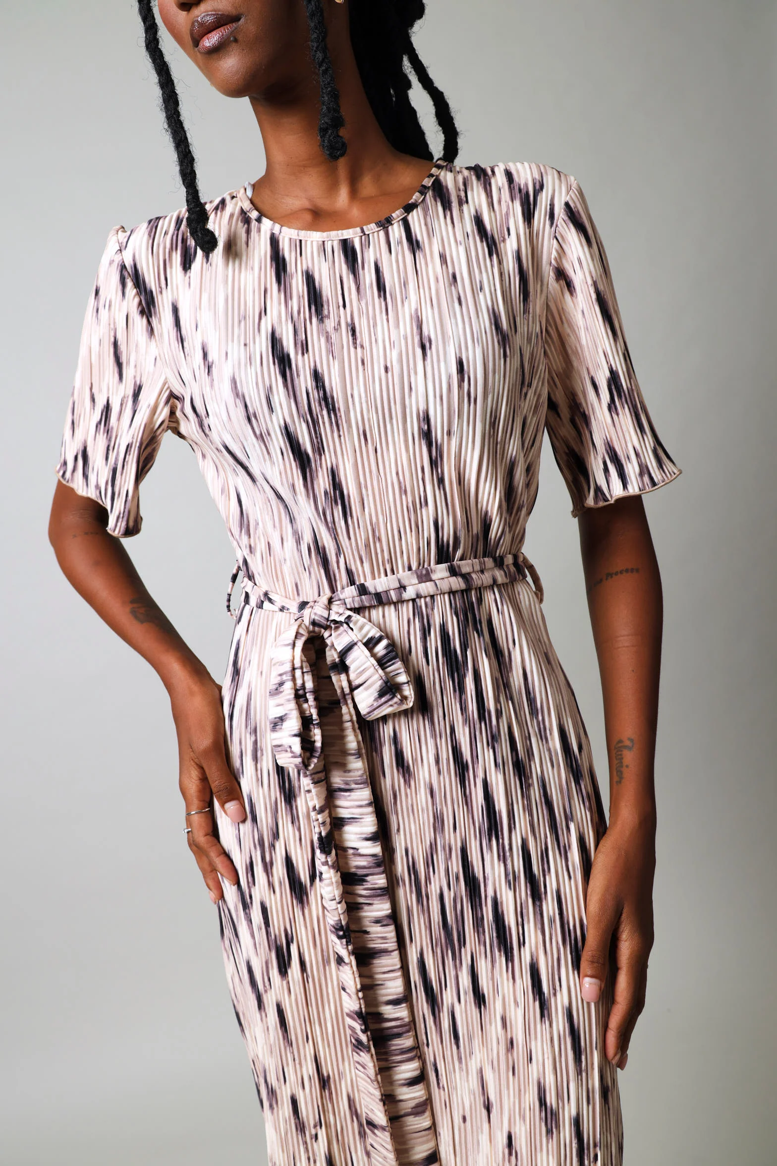 Short Sleeve Bodre Dress - Stone/Black - Image 6