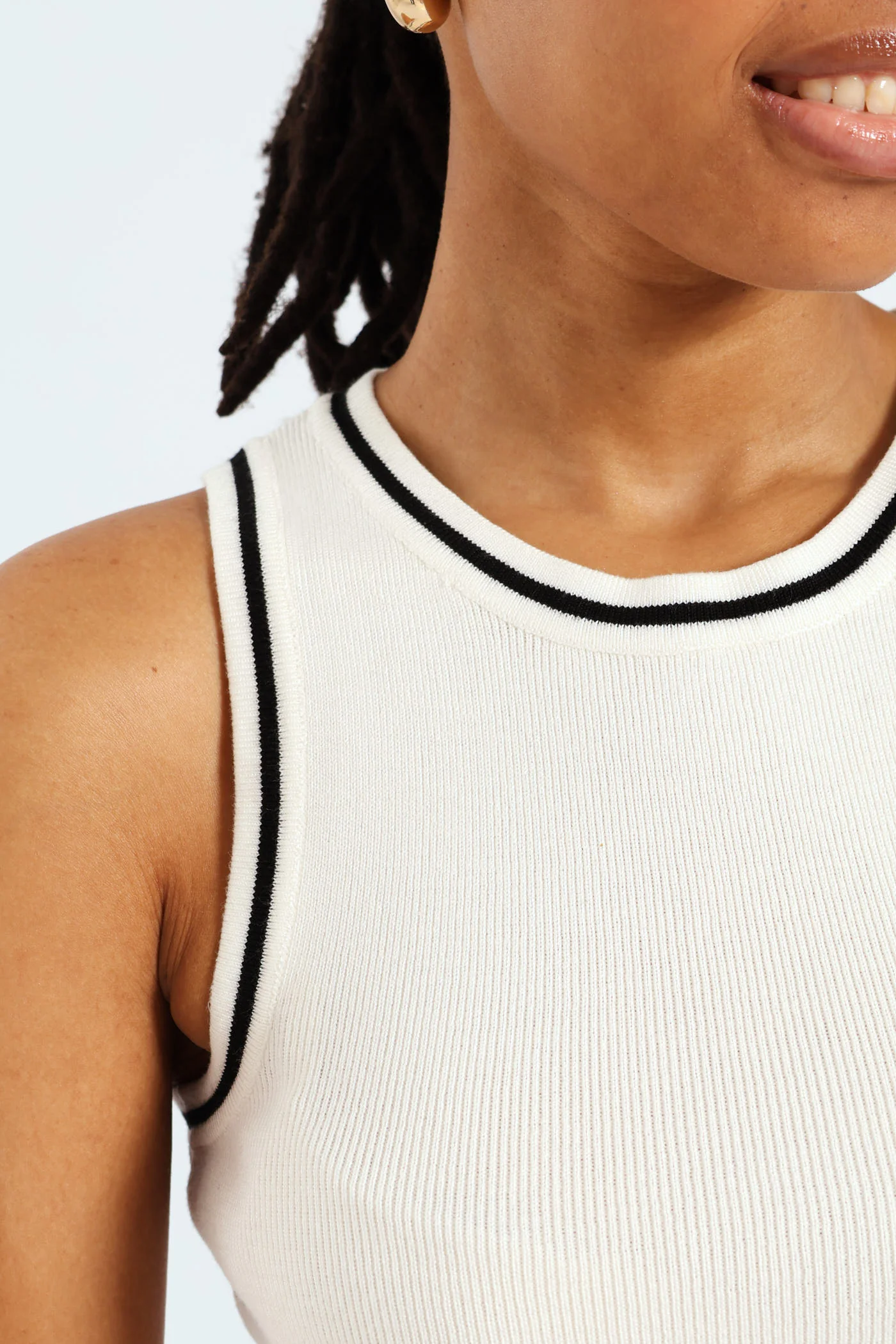 Short Sleeve Contrast Tipping Tank Top - Black/White - Image 2