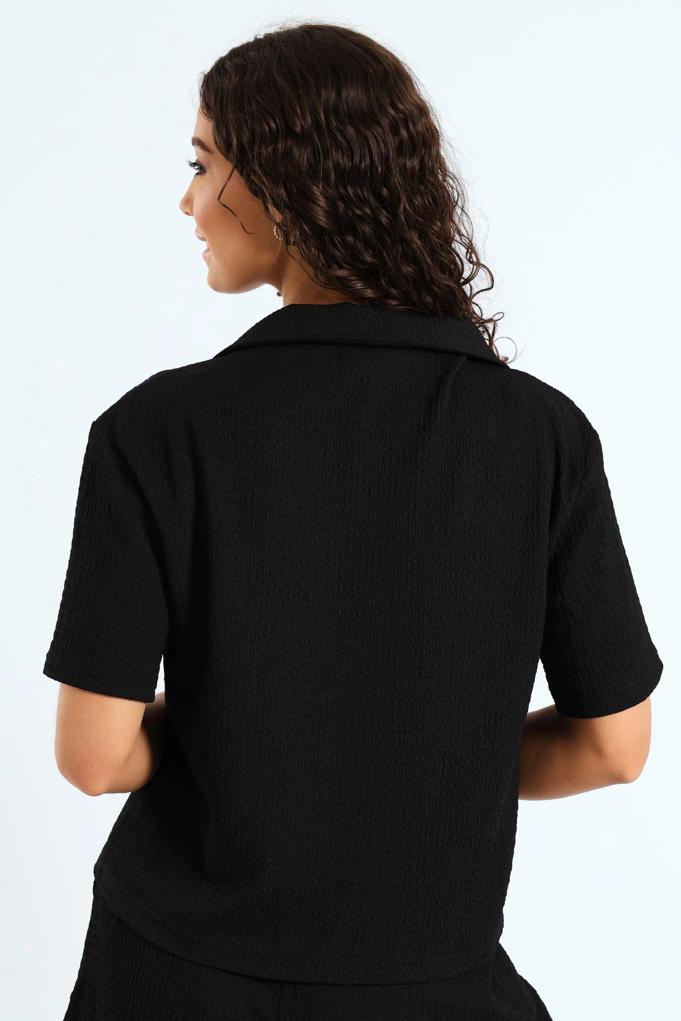 Short Sleeve Crinkle Knit Shirt - Black - Image 4