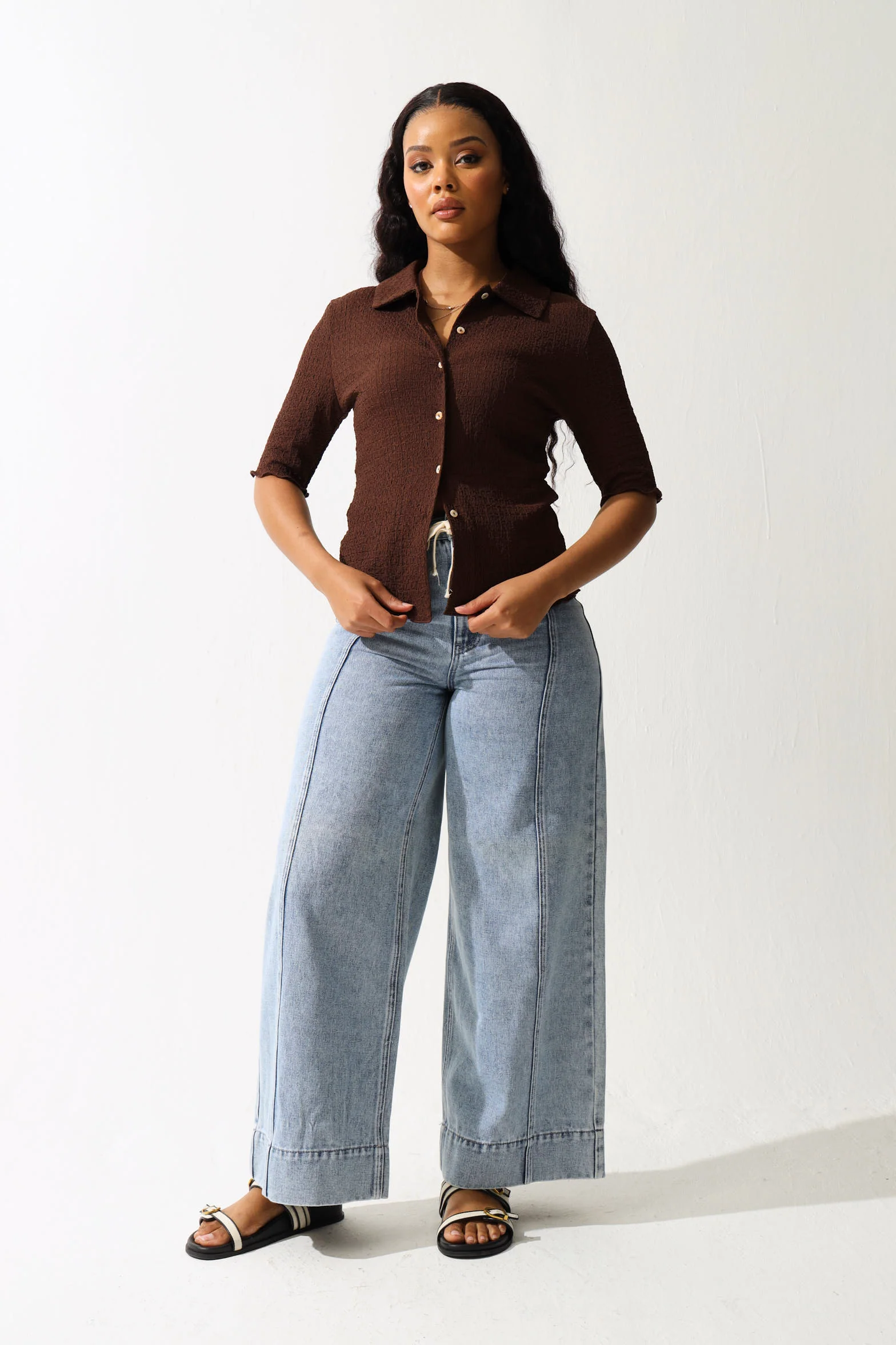 Short Sleeve Crinkle Knit Shirt - Chocolate