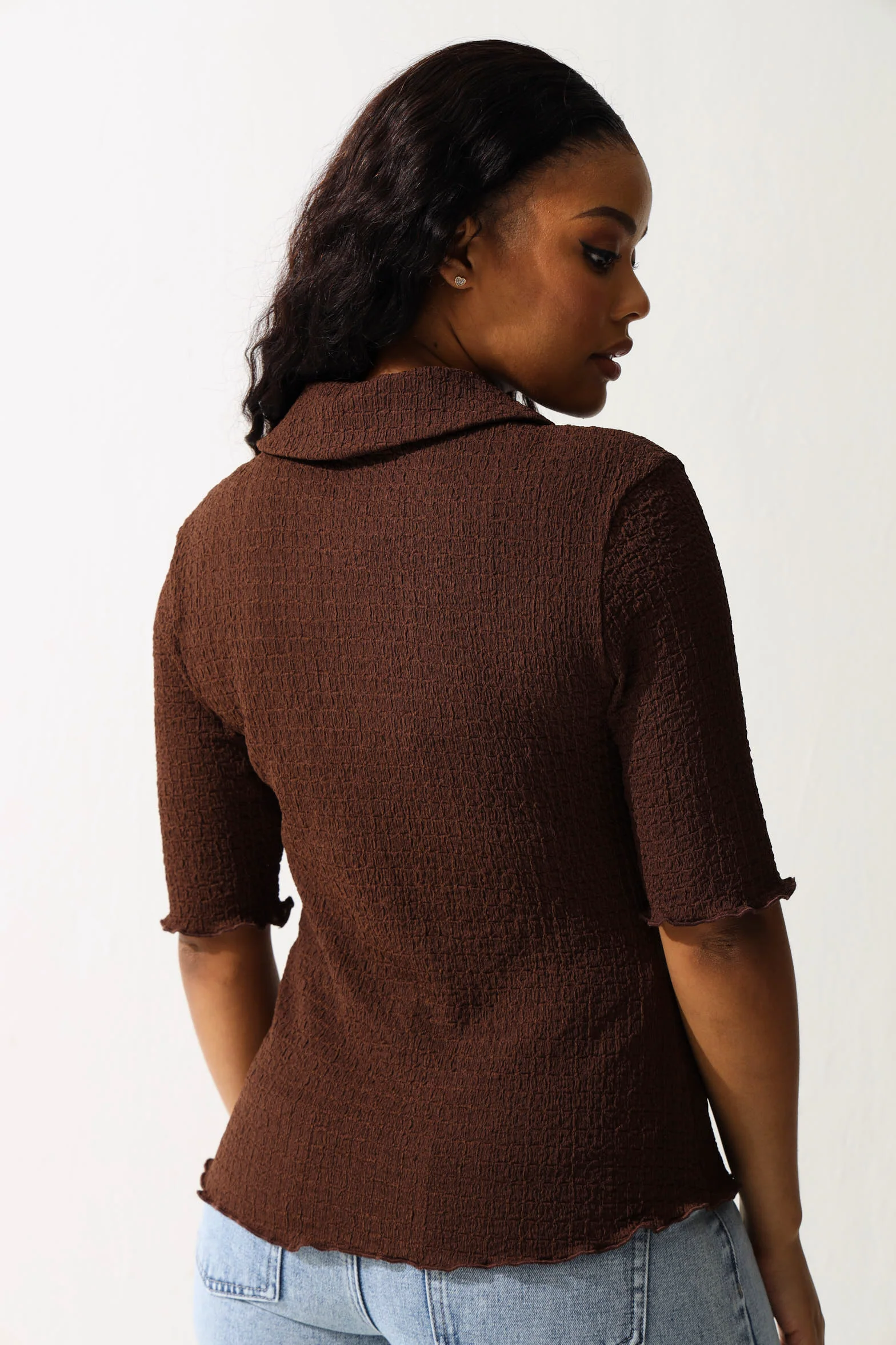 Short Sleeve Crinkle Knit Shirt - Chocolate - Image 5