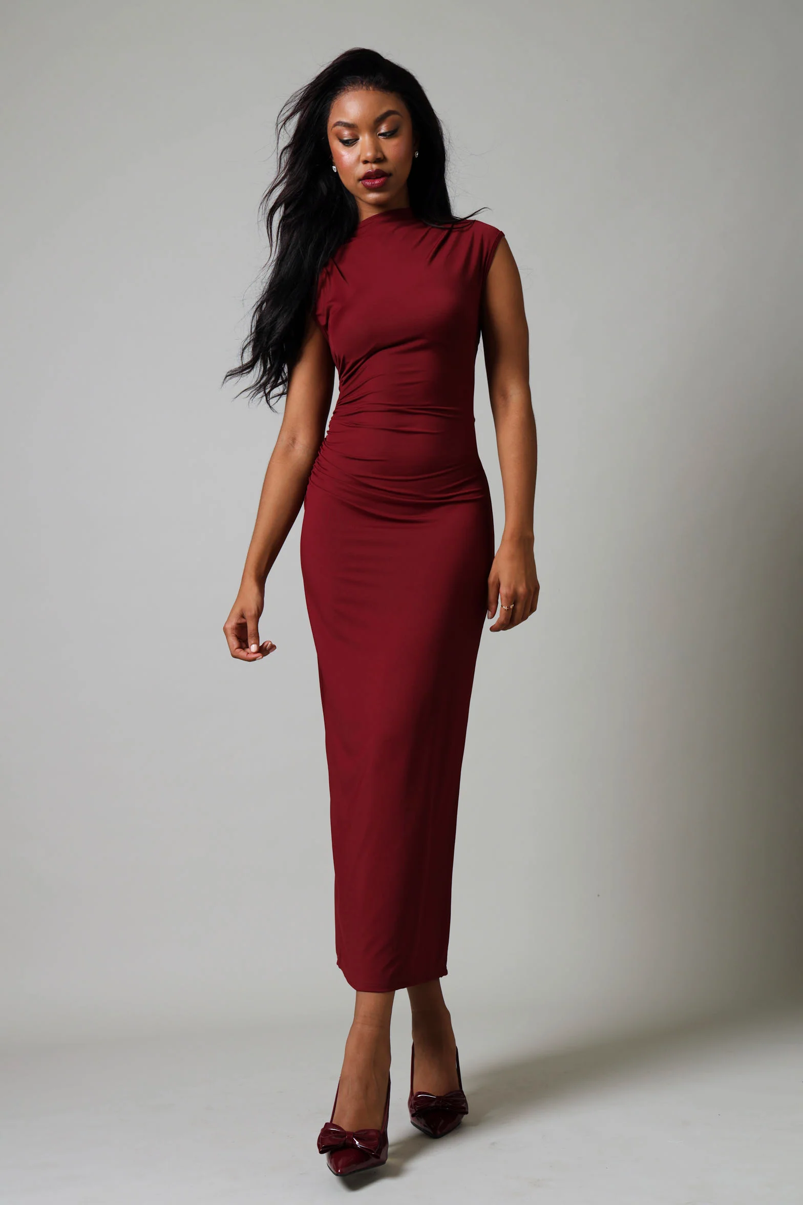 Short Sleeve Ruched Slinky Dress - Burgundy