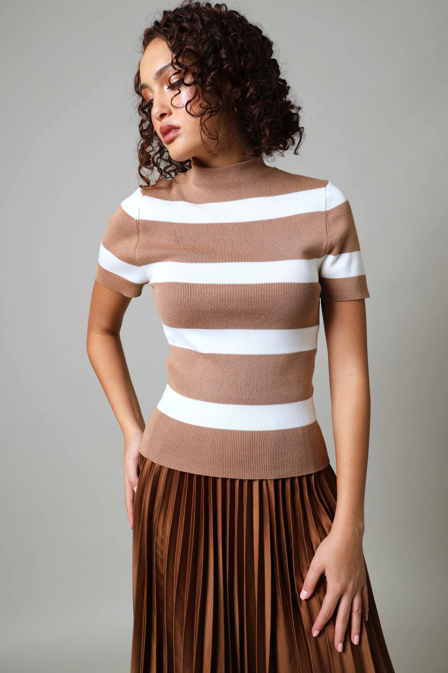 Short Sleeve Stripe Knitwear Top - Beige/White