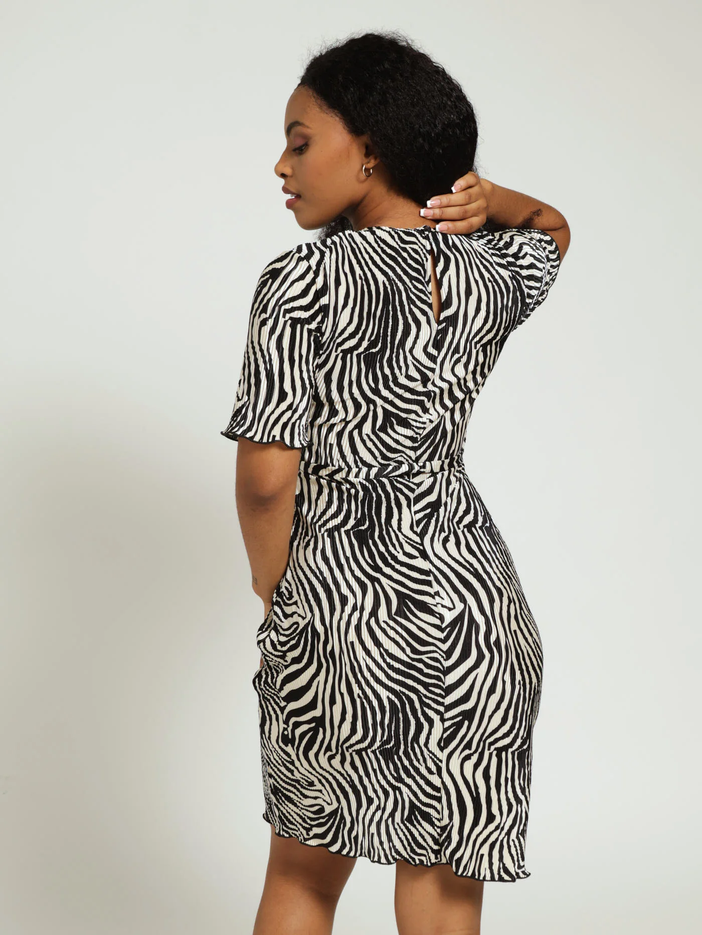 Short Sleeve Waisted Bodre Dress - Black/Cream - Image 3