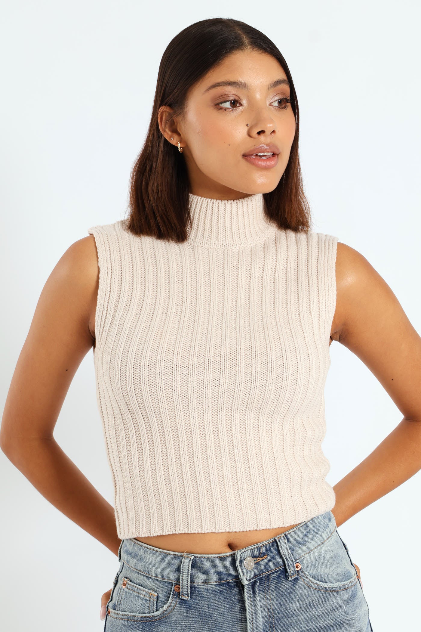 Sleeveless Chunky Turtle Neck - Cream