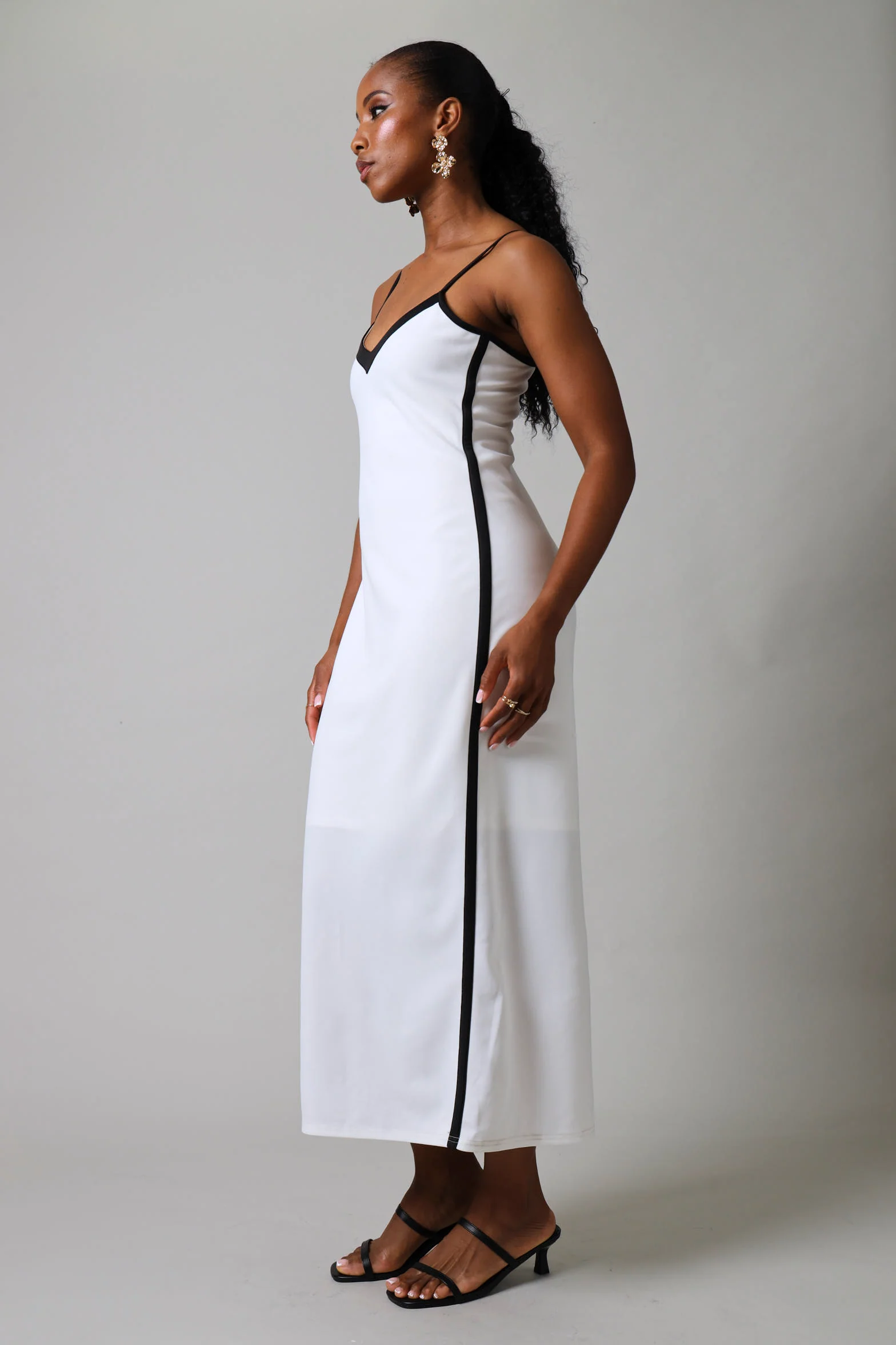 Sleeveless Contrast Binding Maxi Dress - White/Black - Image 2