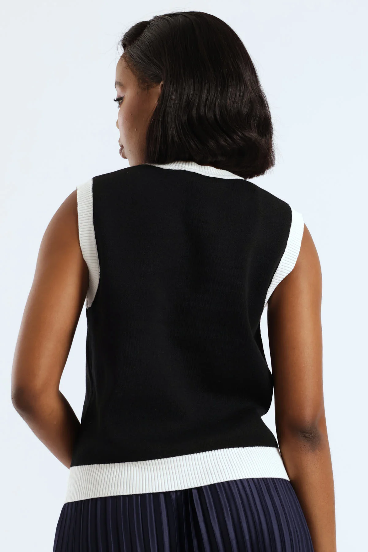 Sleeveless Contrast Knitwear Top - Black/White - Image 4