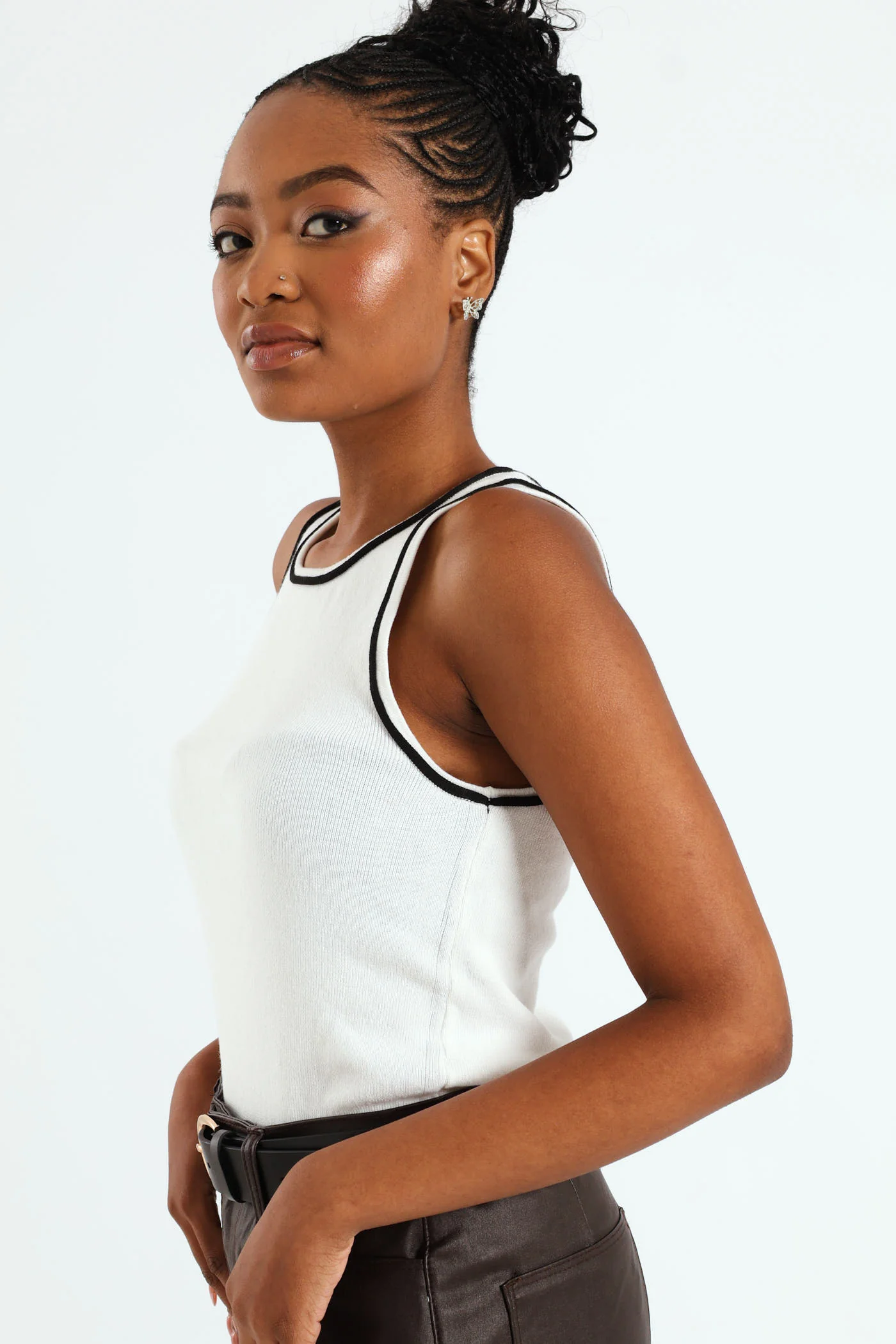 Sleeveless Contrast Trim Knitwear Top - White - Image 3