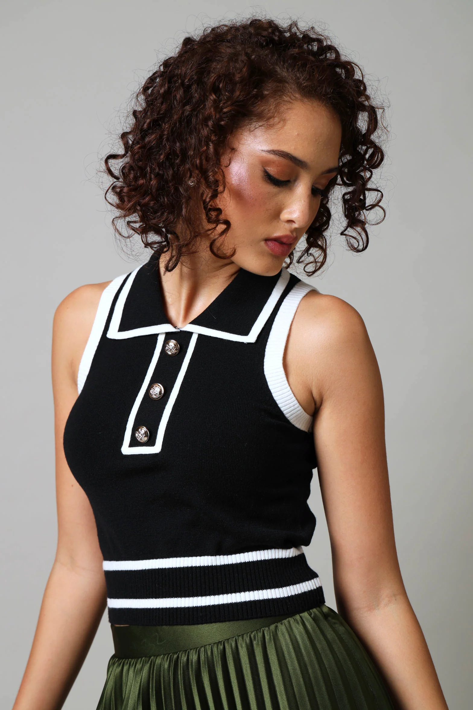 Sleeveless Golfer Crop Knitwear Top - Black/White - Image 3