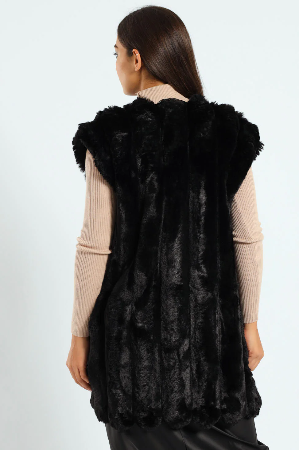 Sleeveless Luxe Faux Fur Gilet - Black - Image 6