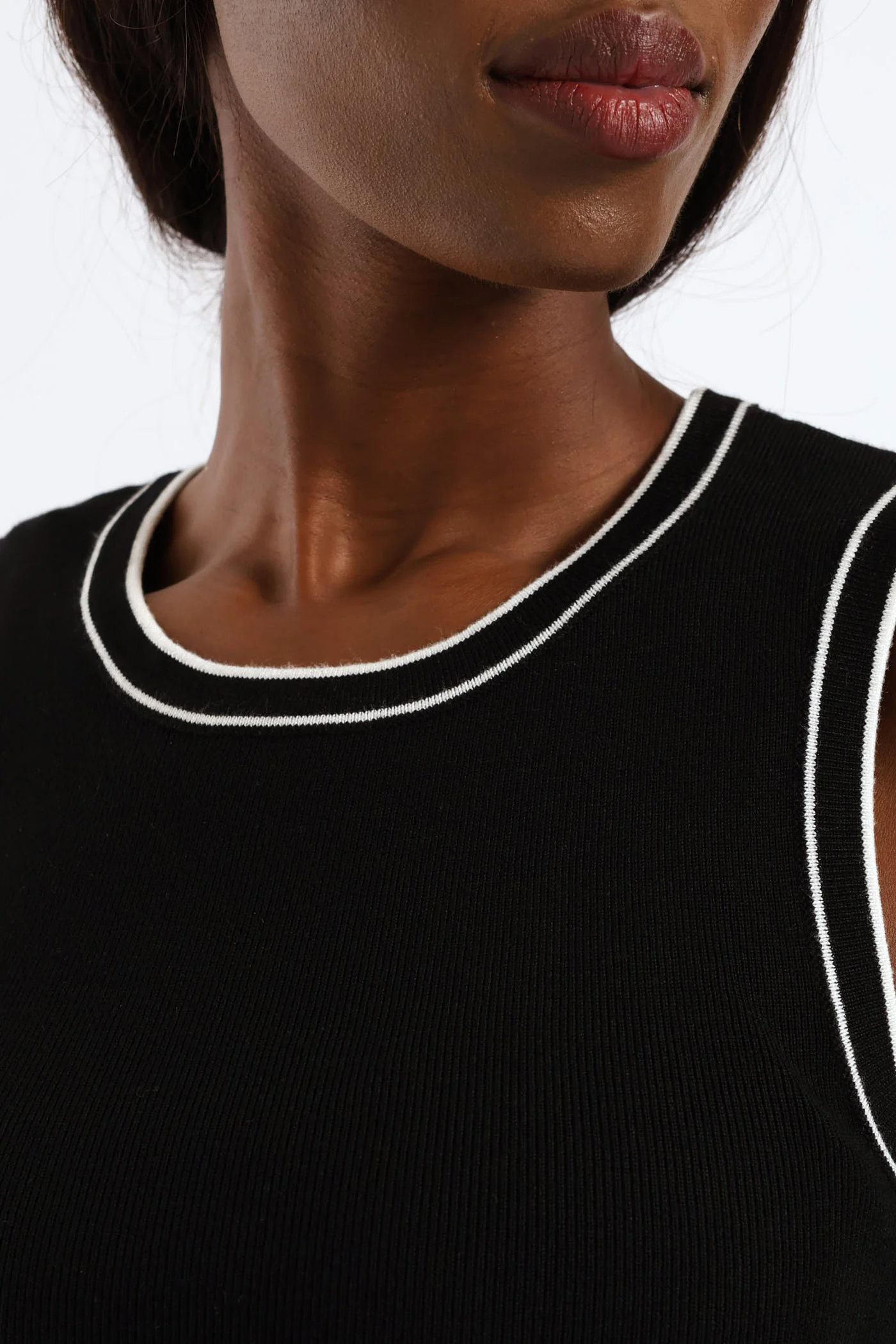 Sleeveless Tank Top - Black - Image 4