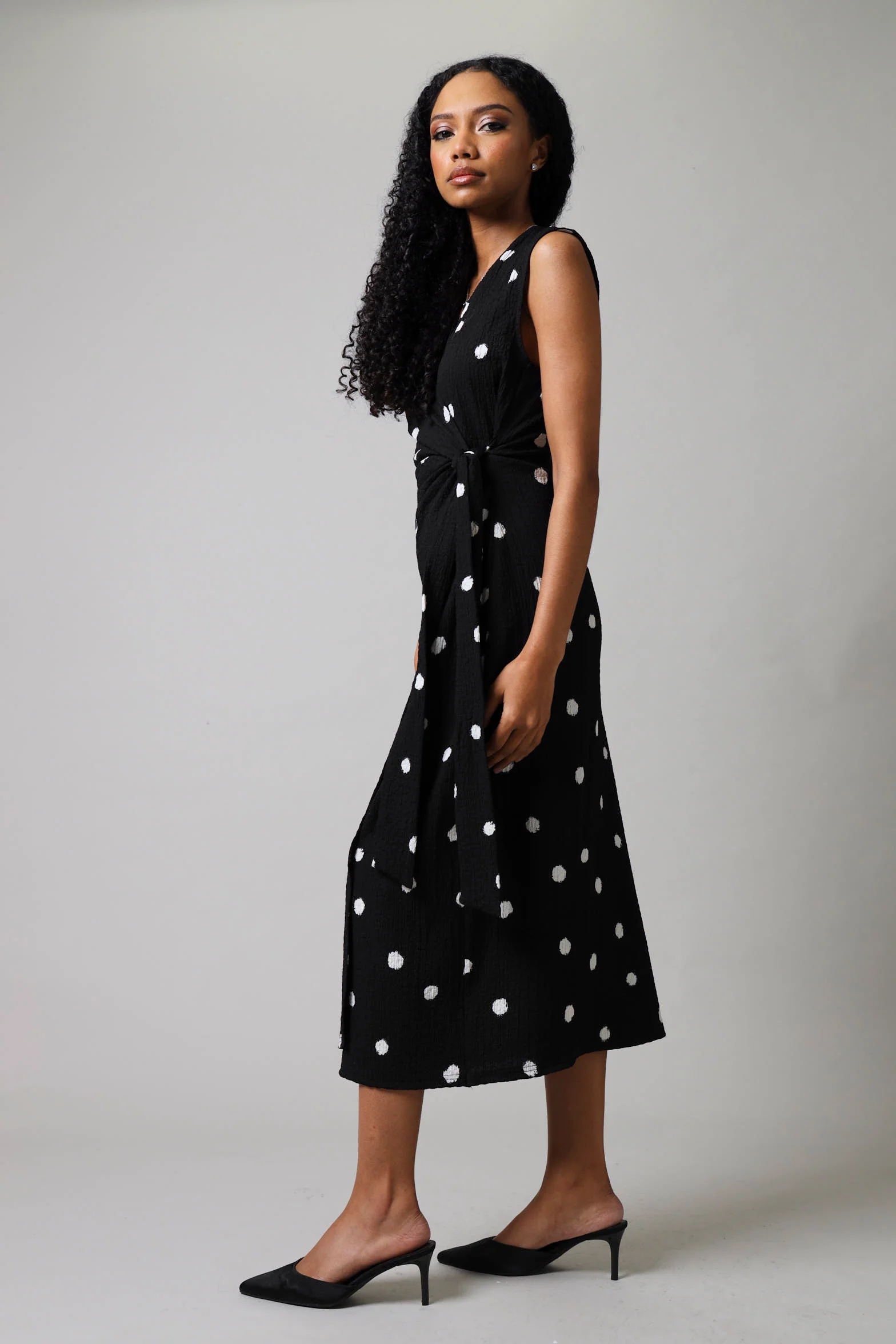 Sleeveless Textured Knit Wrap Dress - Black/White - Image 2