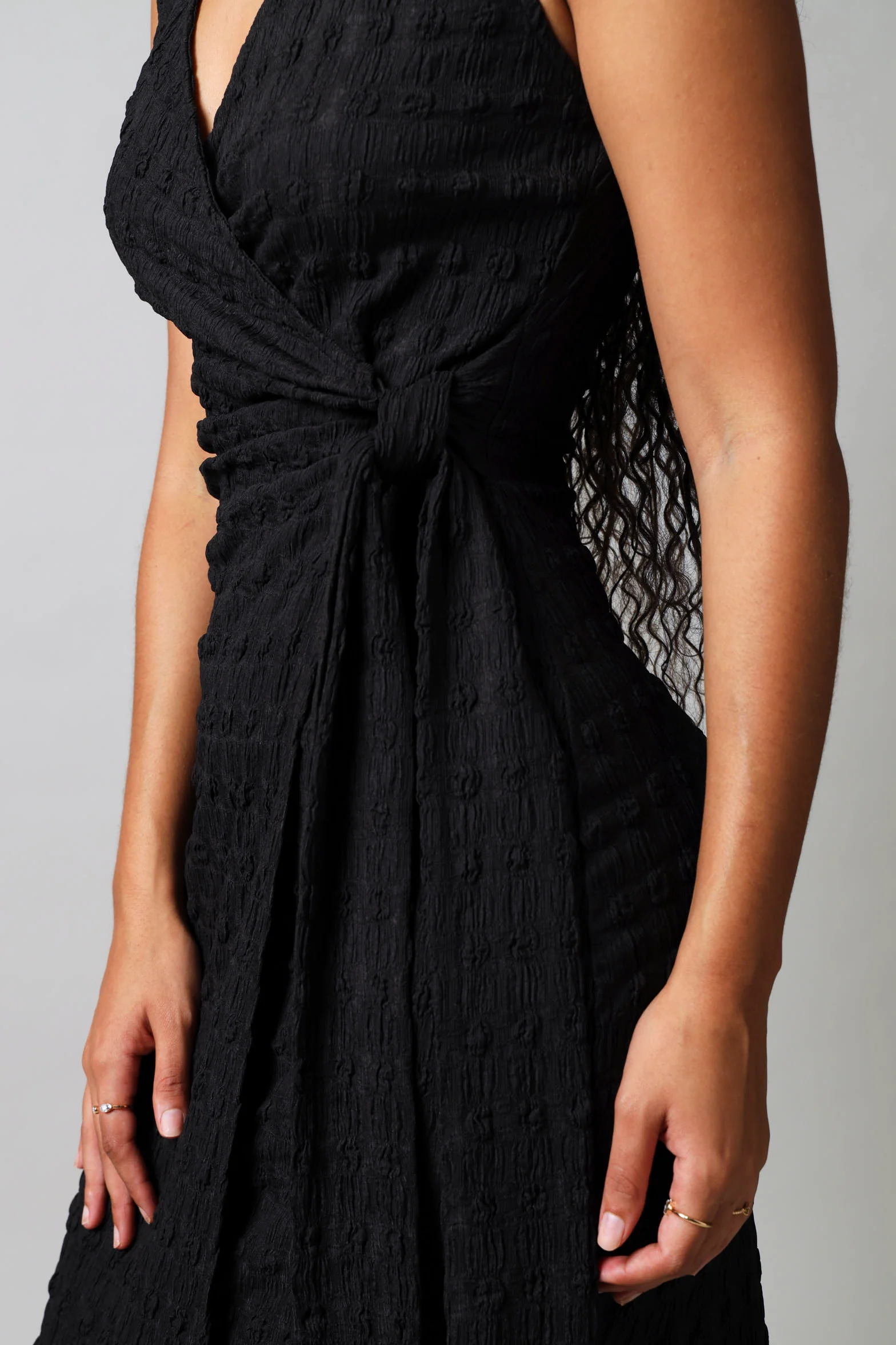 Sleeveless Textured Wrap Dress - Black - Image 3