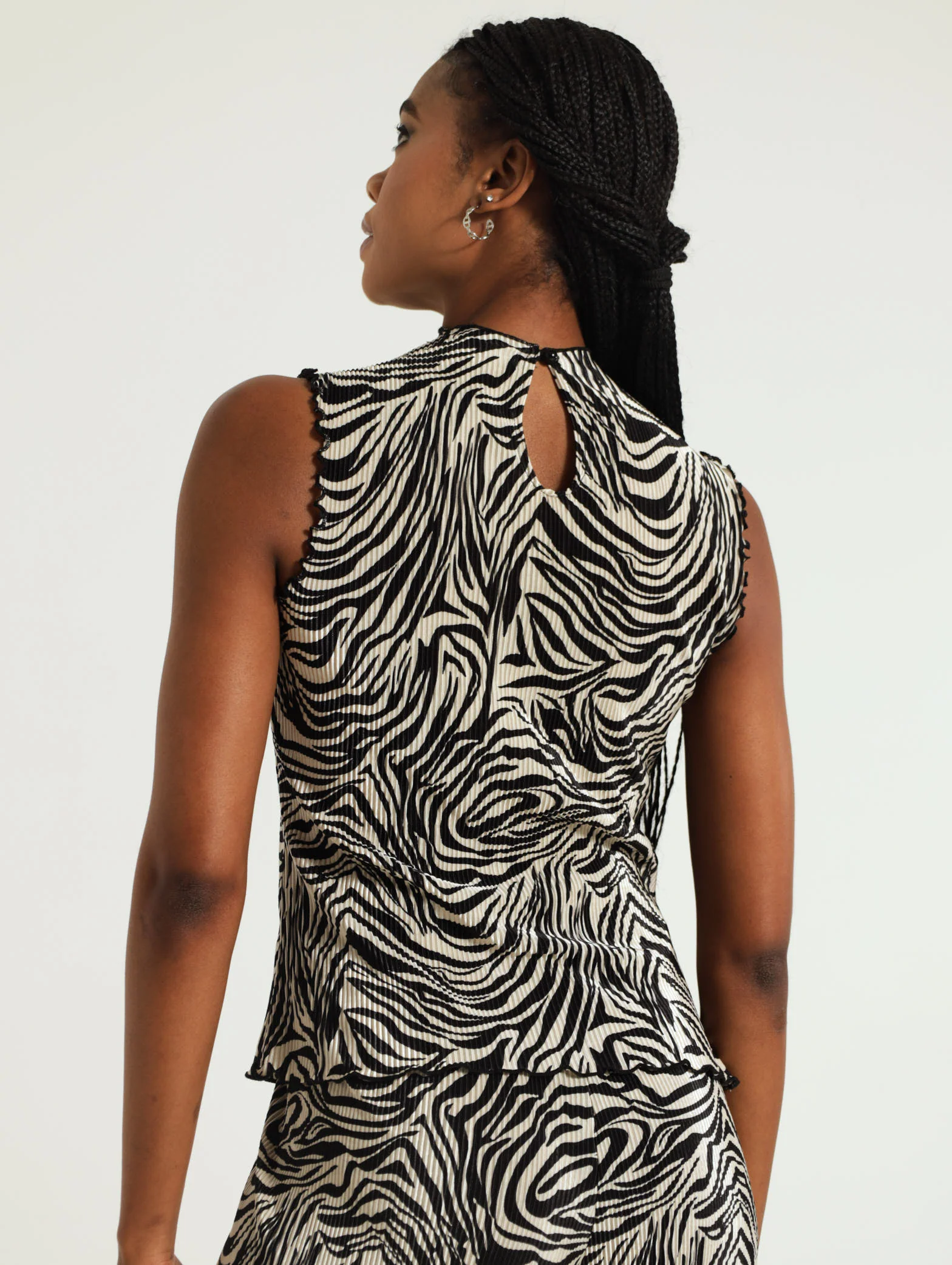 Sleeveless Zebra Bodre Printed Top - Image 3