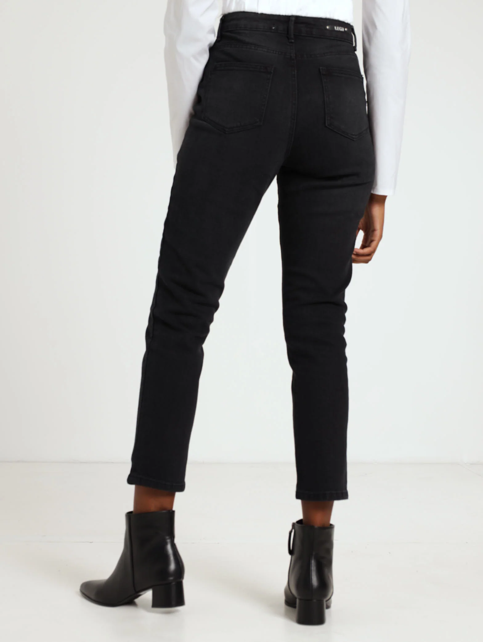 Slimleg Stretch Jean - Image 3