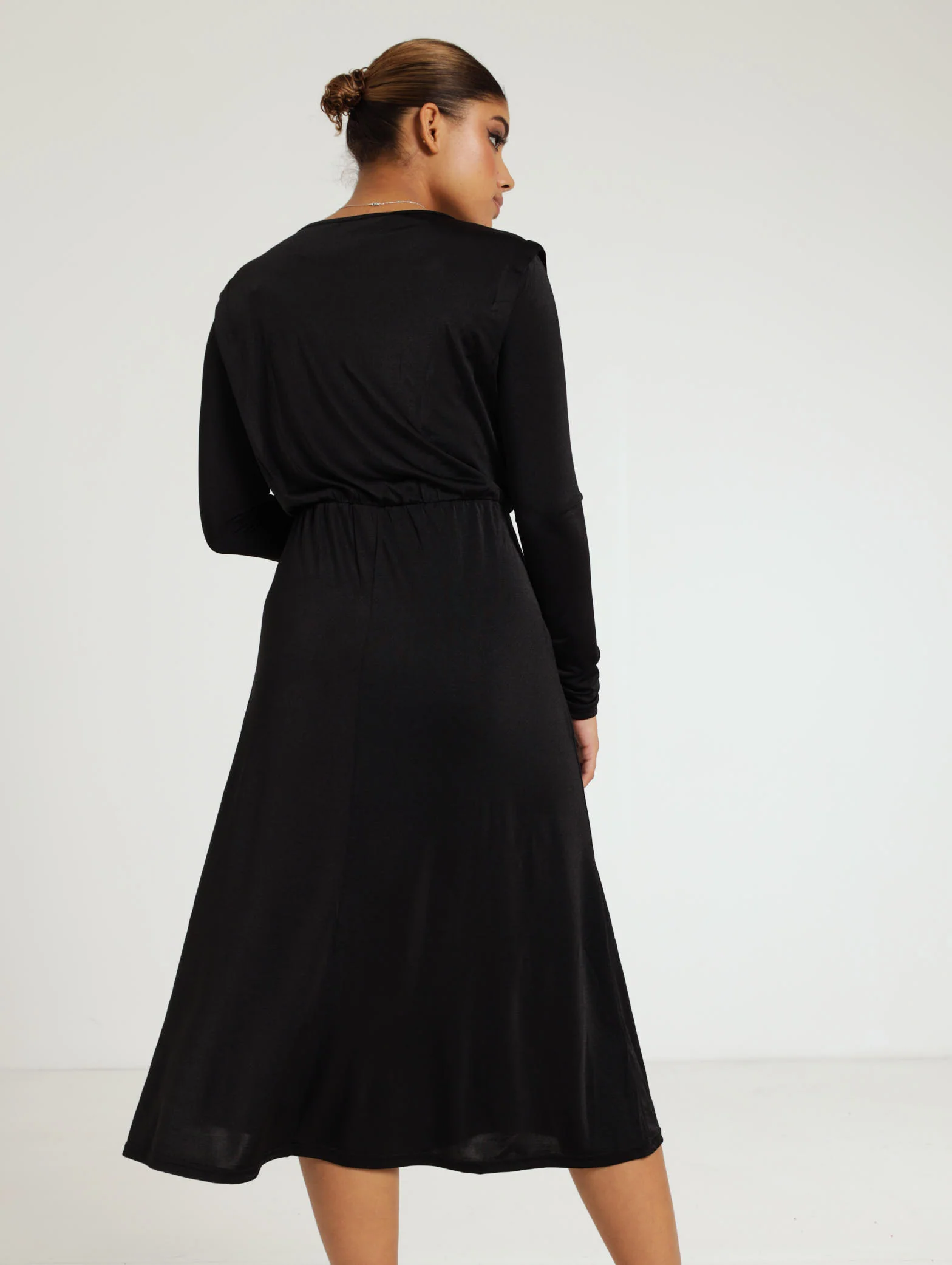 Slinky Full Dress - Image 4