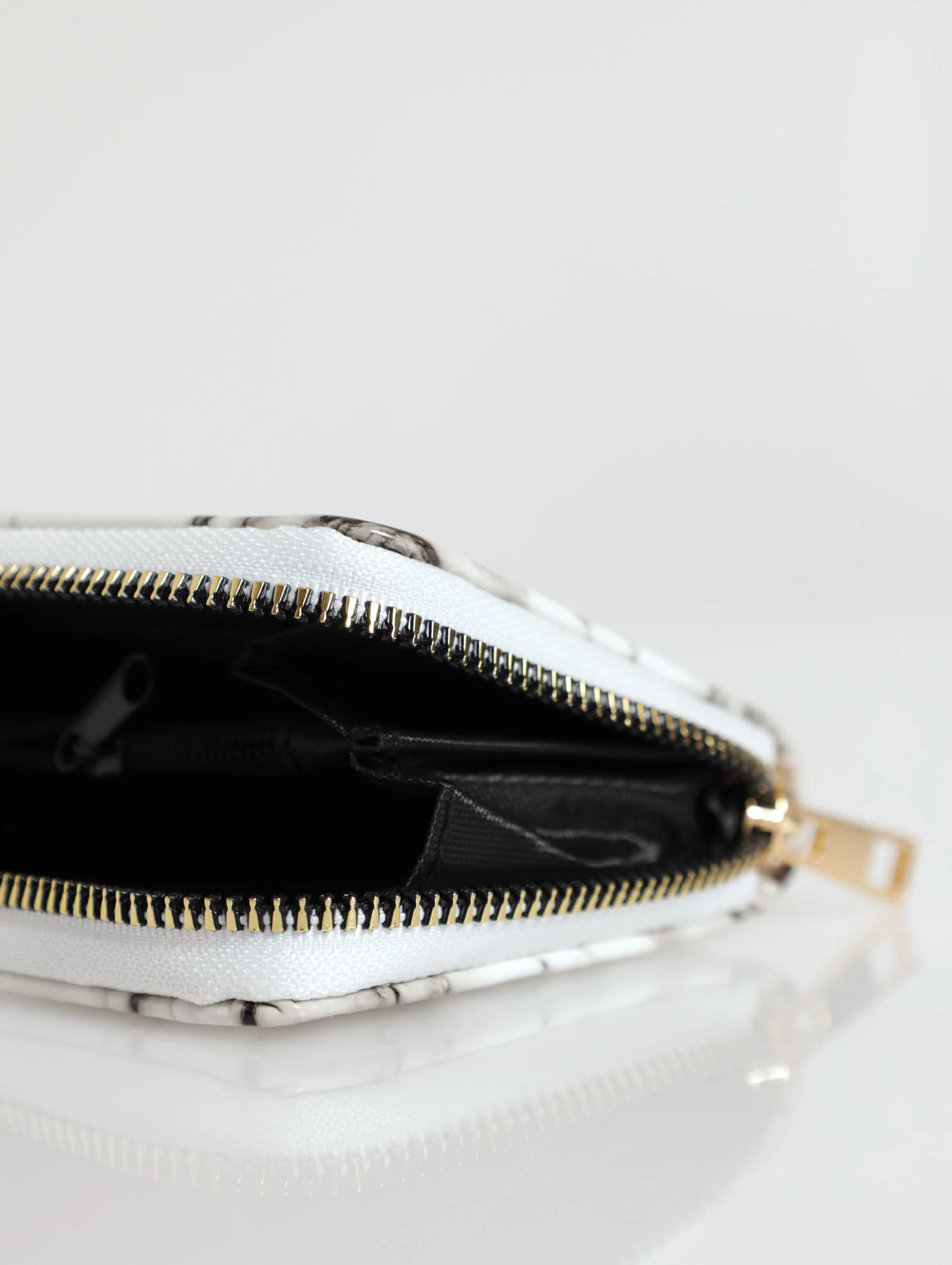 Small Single Zip Wallet - Image 2