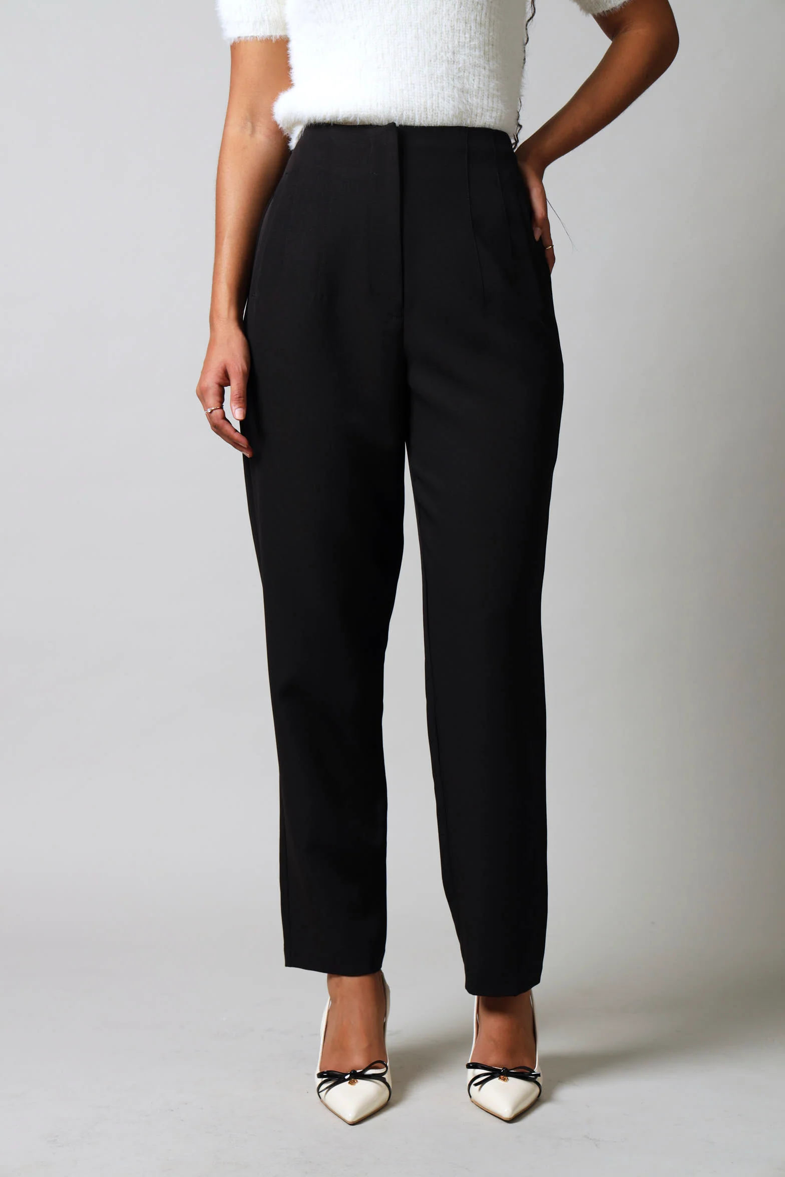 Straight leg Pleated Detail Pants - Black